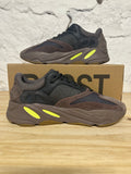 Yeezy 700 Mauve Sz 11