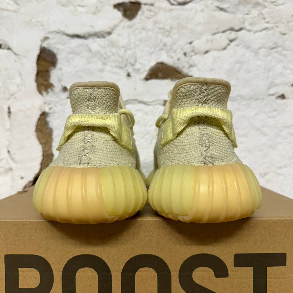 Yeezy 350 V2 Butter Sz 9