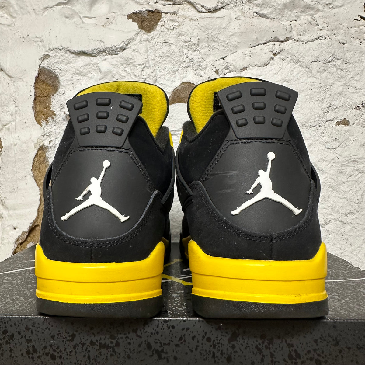 Air Jordan 4 Thunder (2023) Sz 9.5