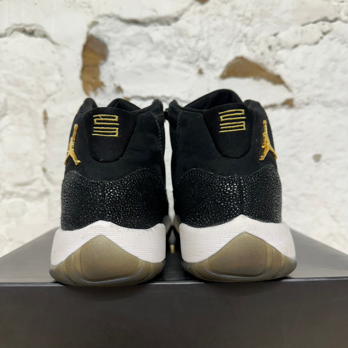 Air Jordan 11 High Heiress Black Stingray Sz 6Y