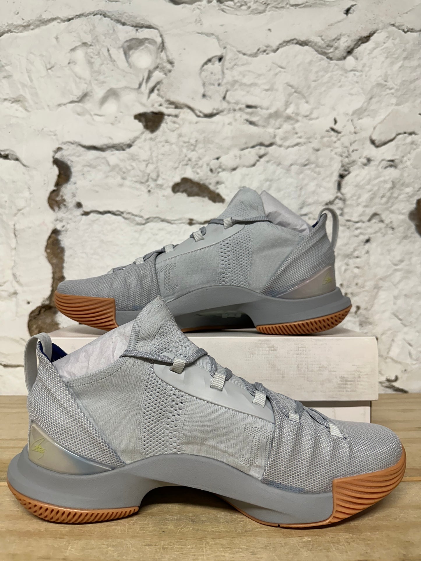 Under Armour Curry 5 Grey Gum Sz 10.5 DS