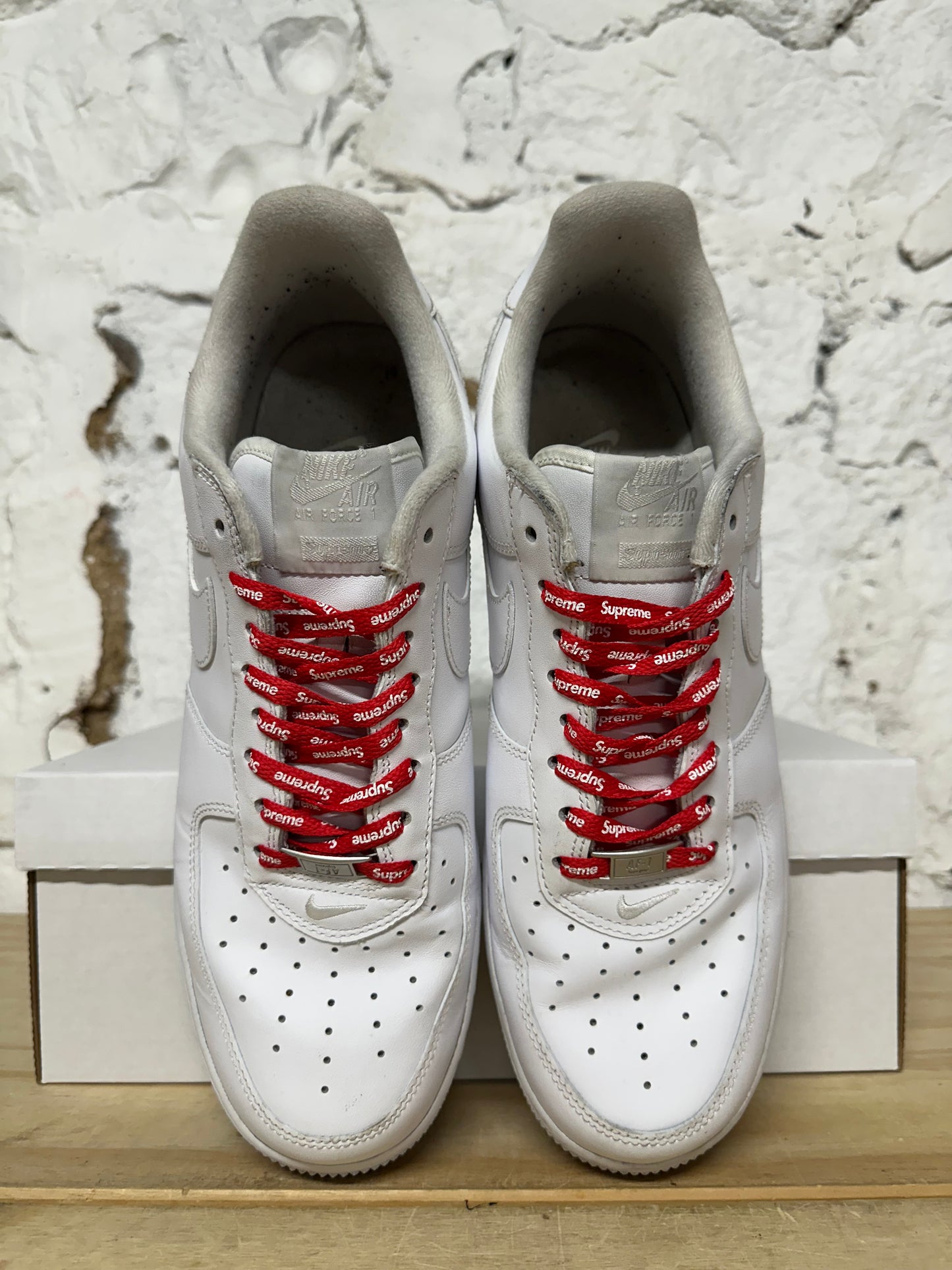 Nike Air Force 1 Low Supreme White Sz 11.5