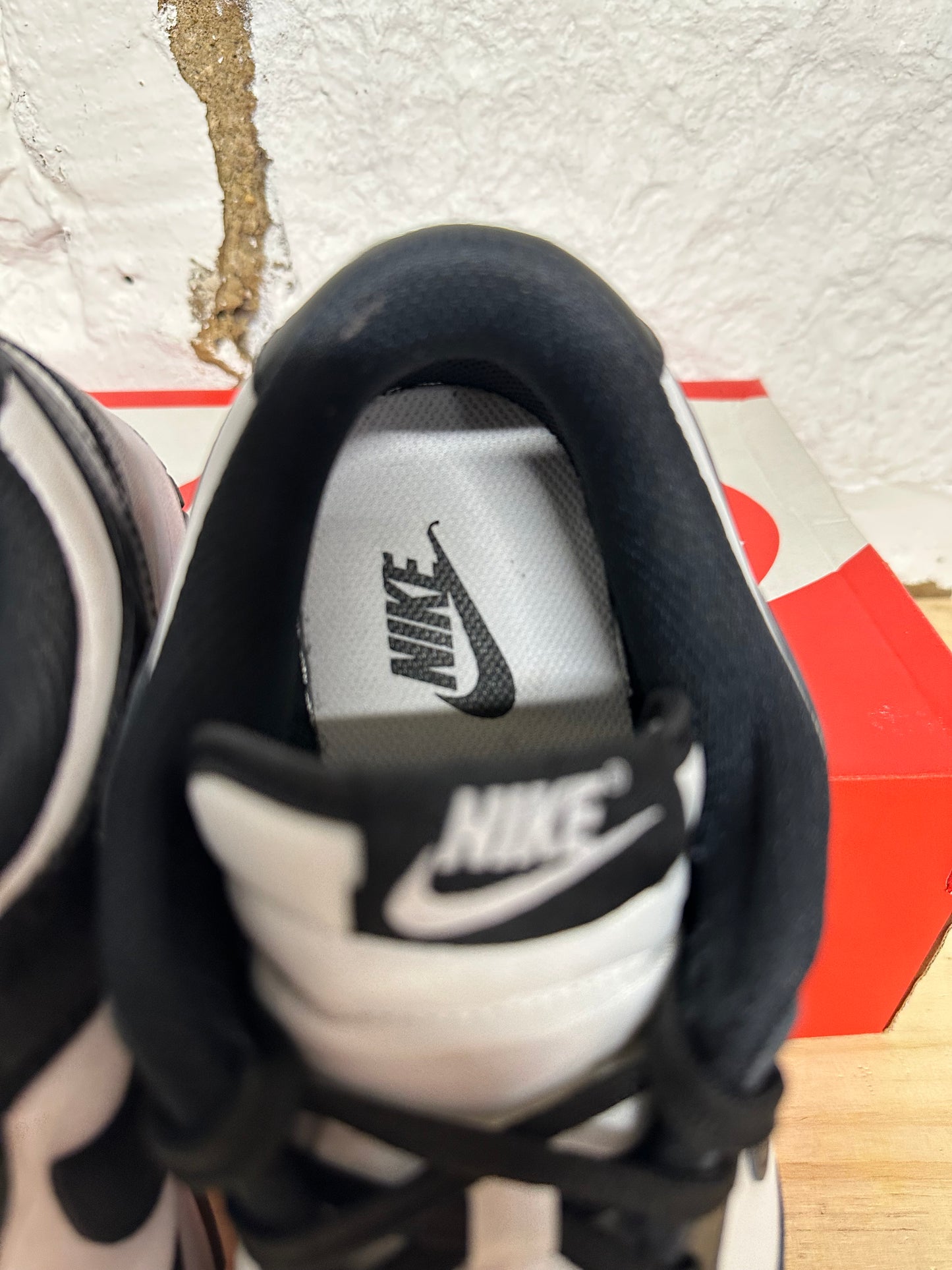 Nike Dunk Low Panda Sz 7 (8.5W)