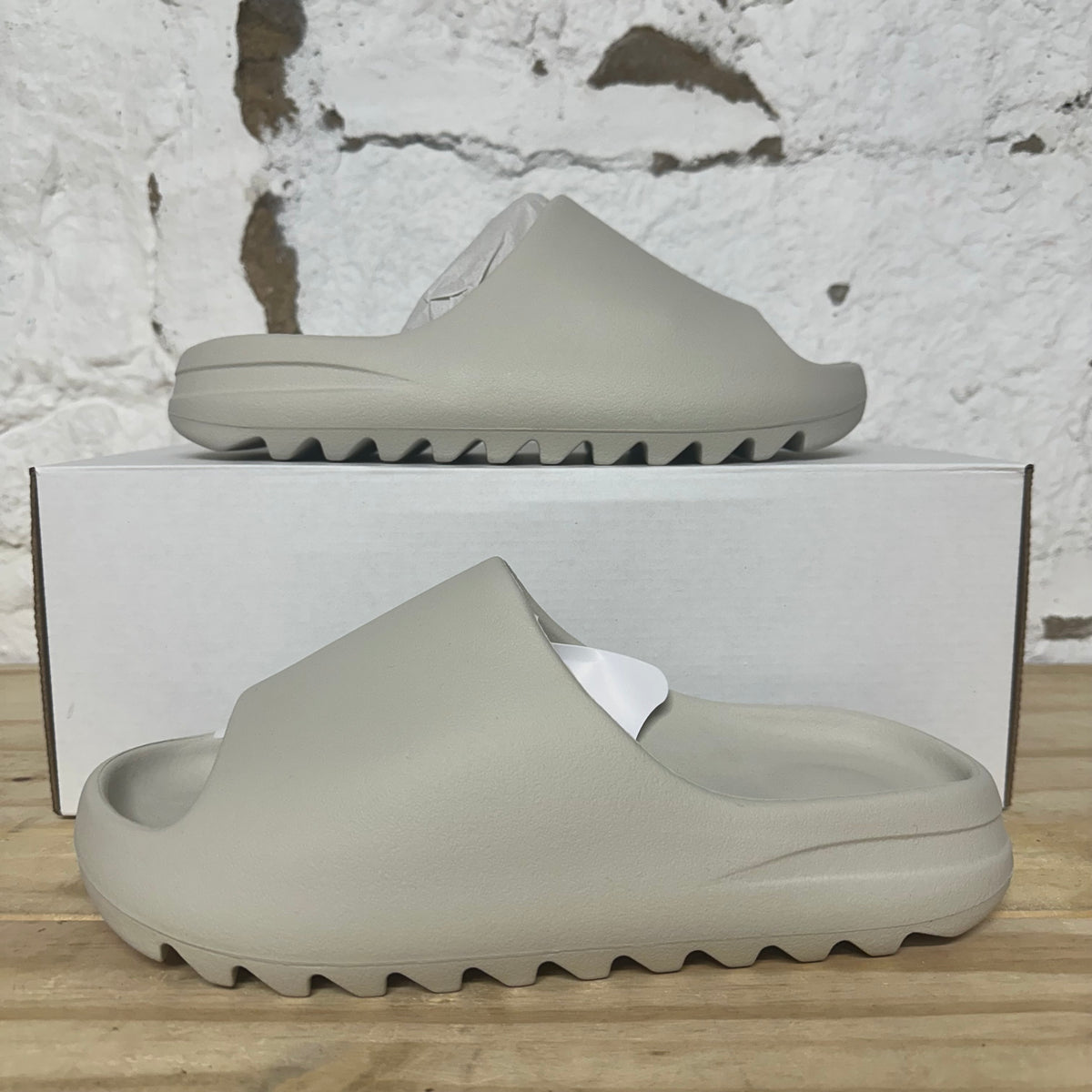 Yeezy Slide 01 Cream Sz 8 DS