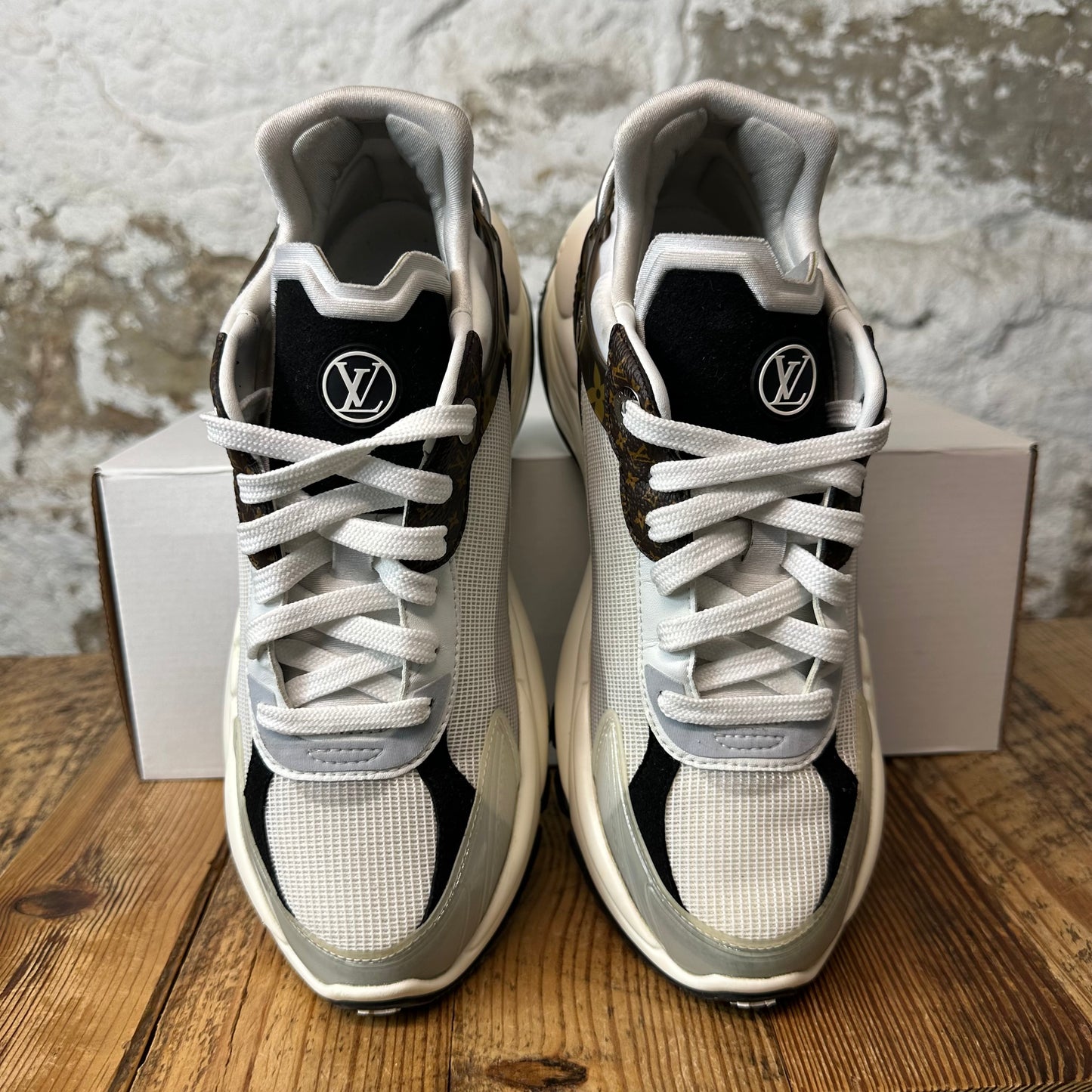 Louis Vuitton Brown Monogram Black White Run 55 Sneaker Sz 6 (38.5)