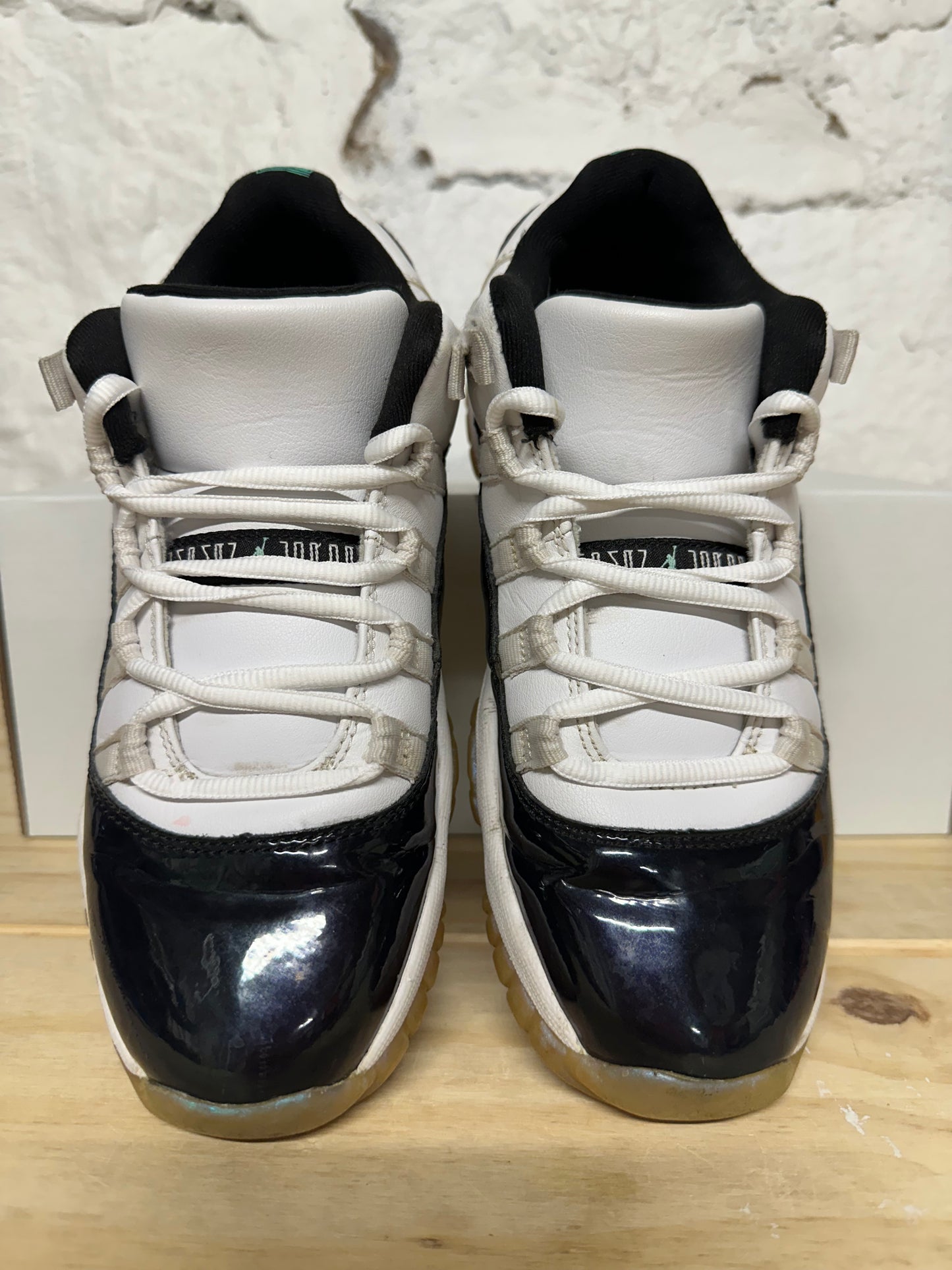 Air Jordan 11 Low Emerald Sz 5.5Y