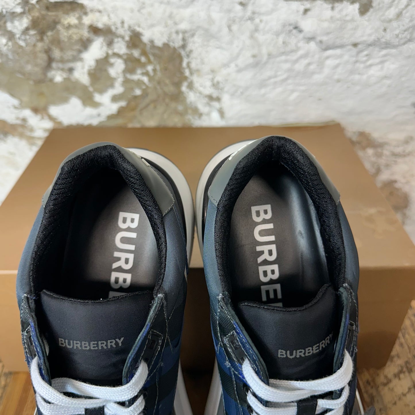 Burberry Ramsey Dark Blue Plaid White Black Sneaker Sz 10.5 (43.5)