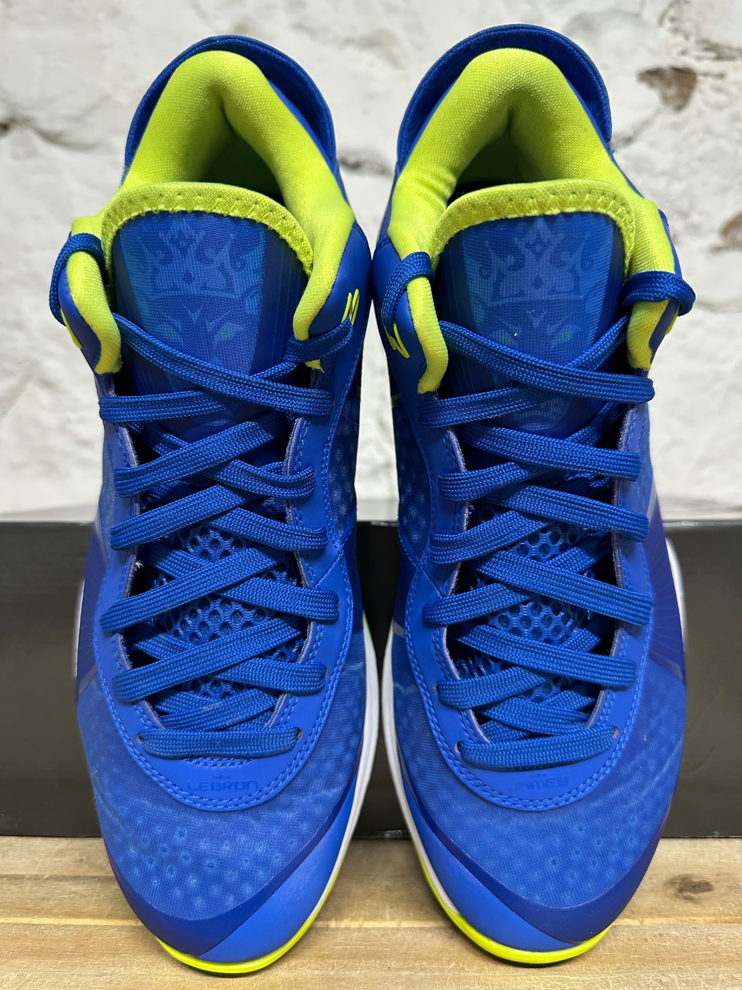 Nike LeBron 8 V2 Low Sprite Sz 8.5