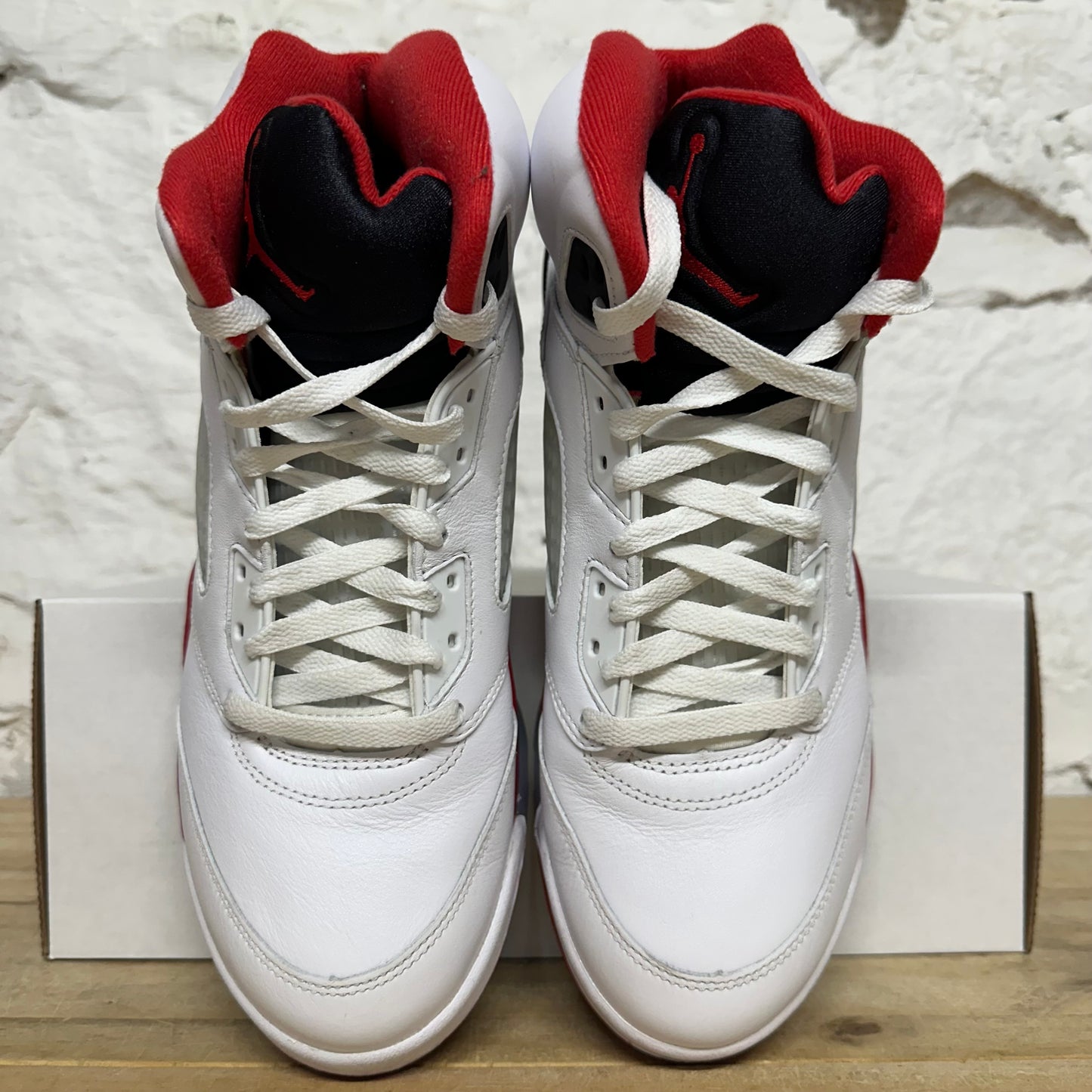 Air Jordan 5 Fire Red Black Tongue (2025) Sz 9