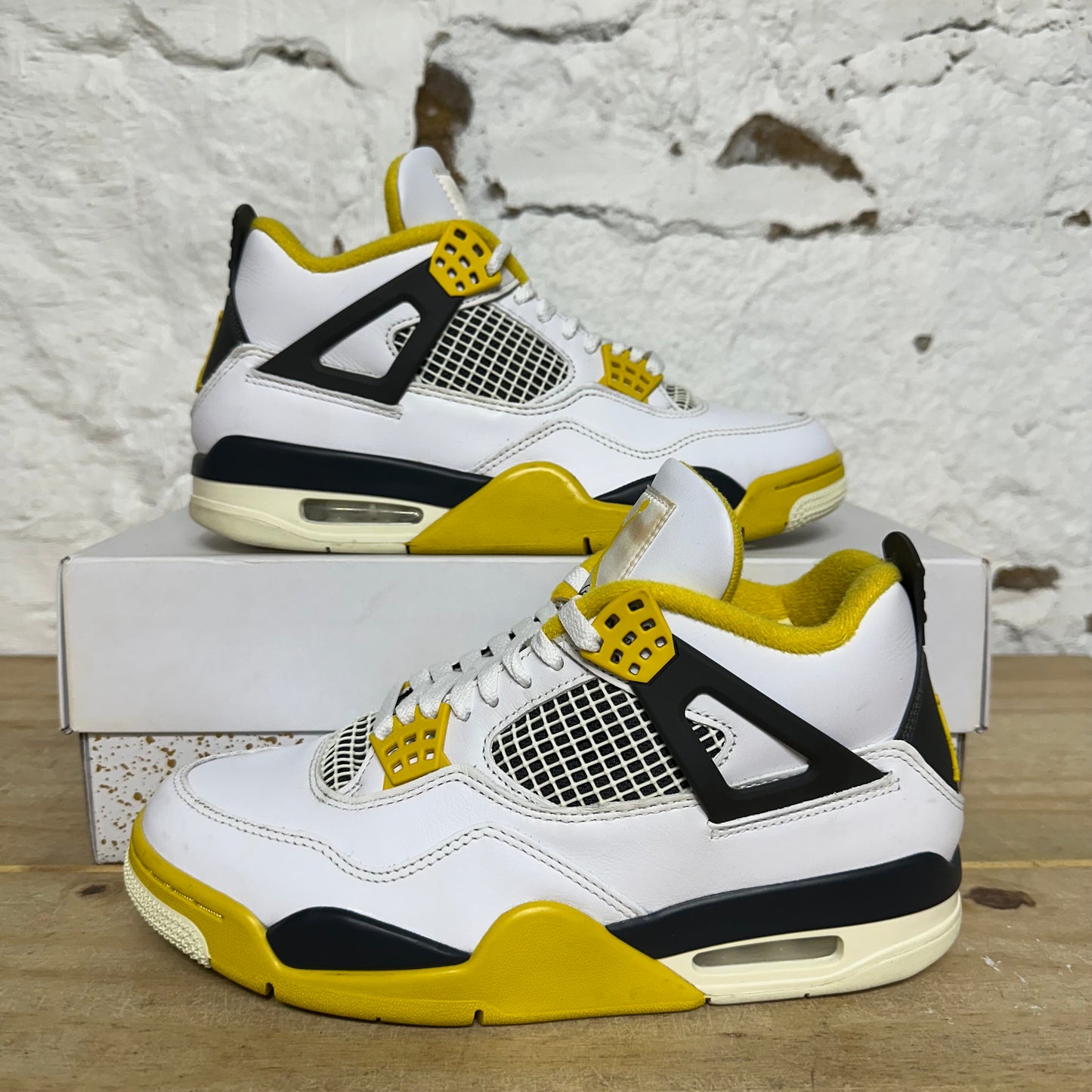 Air Jordan 4 Vivid Sulfur Sz 8 (9.5W)