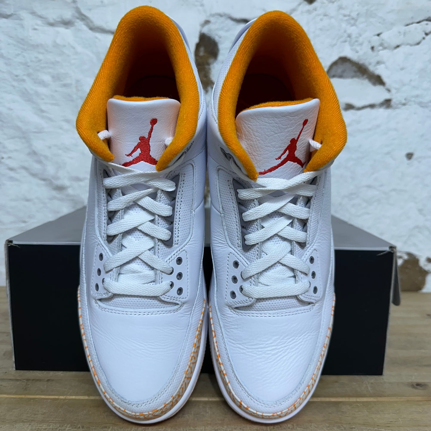 Air Jordan 3 Orange Citrus Sz 10.5 (12W)