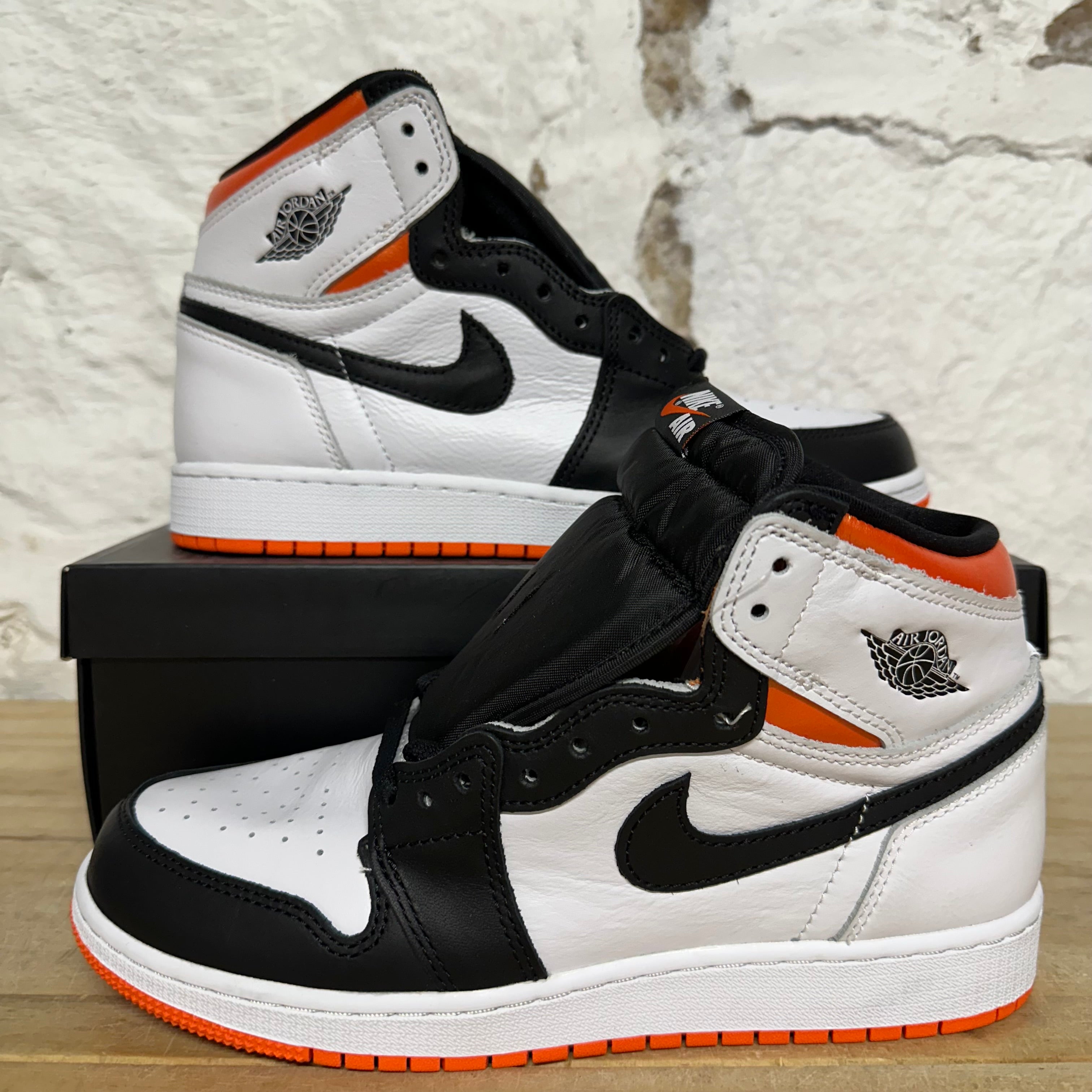 Air Jordan 1 High Electro Orange Sz 7Y DS