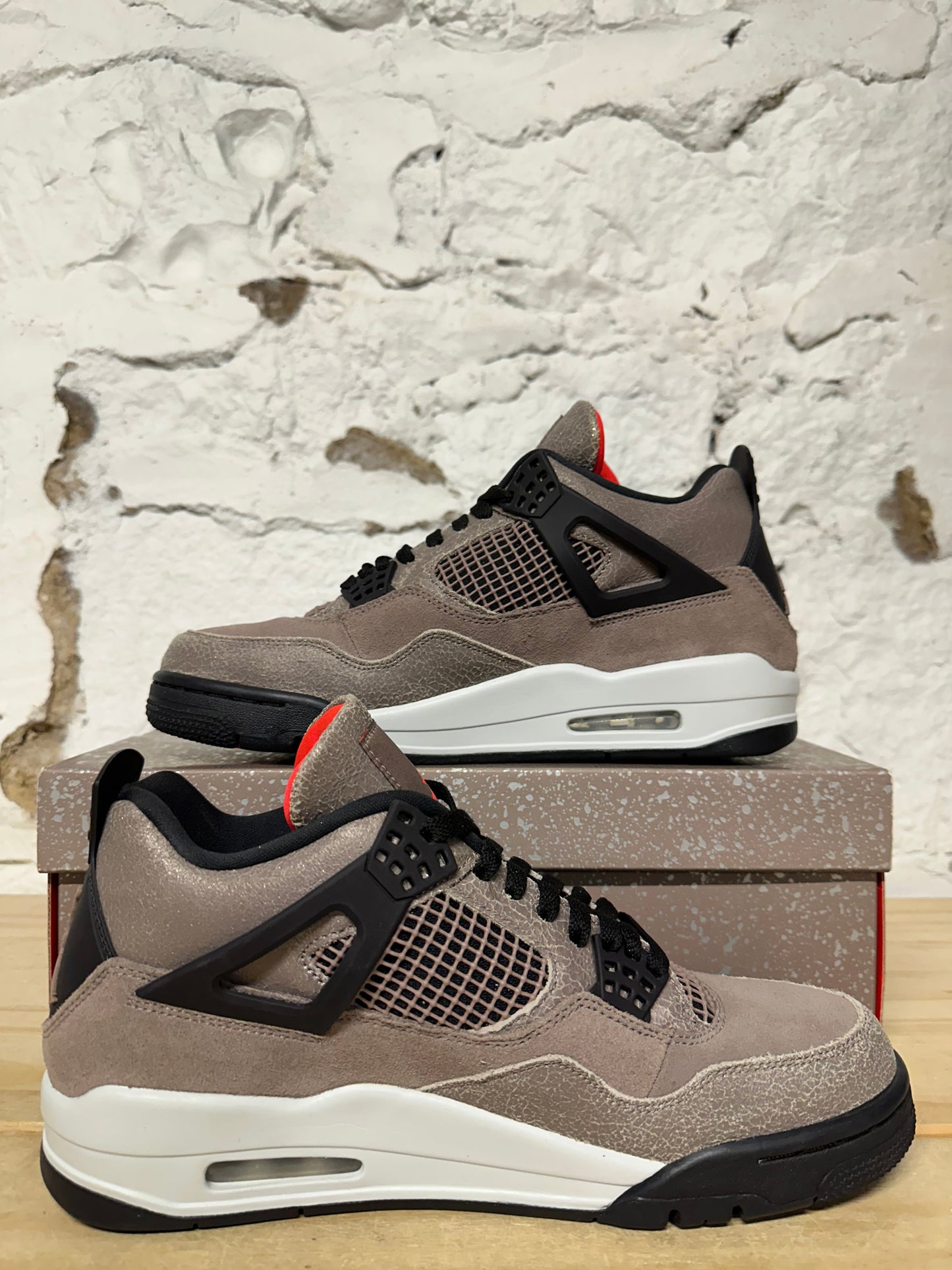 Air Jordan 4 Retro Taupe Haze Sz 10 DS