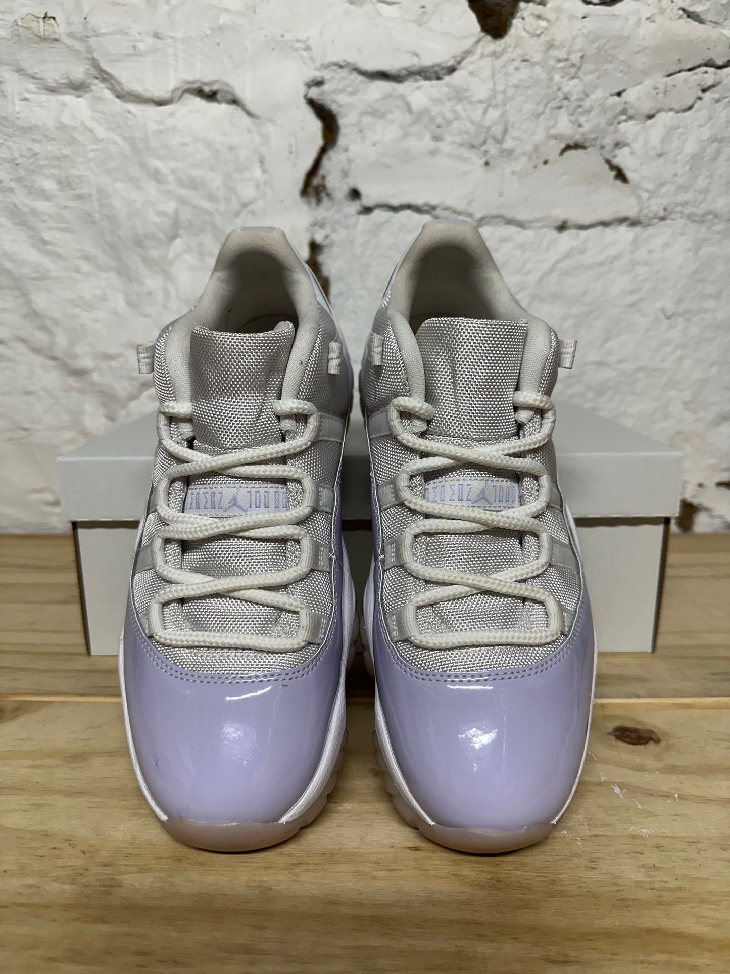Air Jordan 11 Low Pure Violet Sz 8.5 (10W)