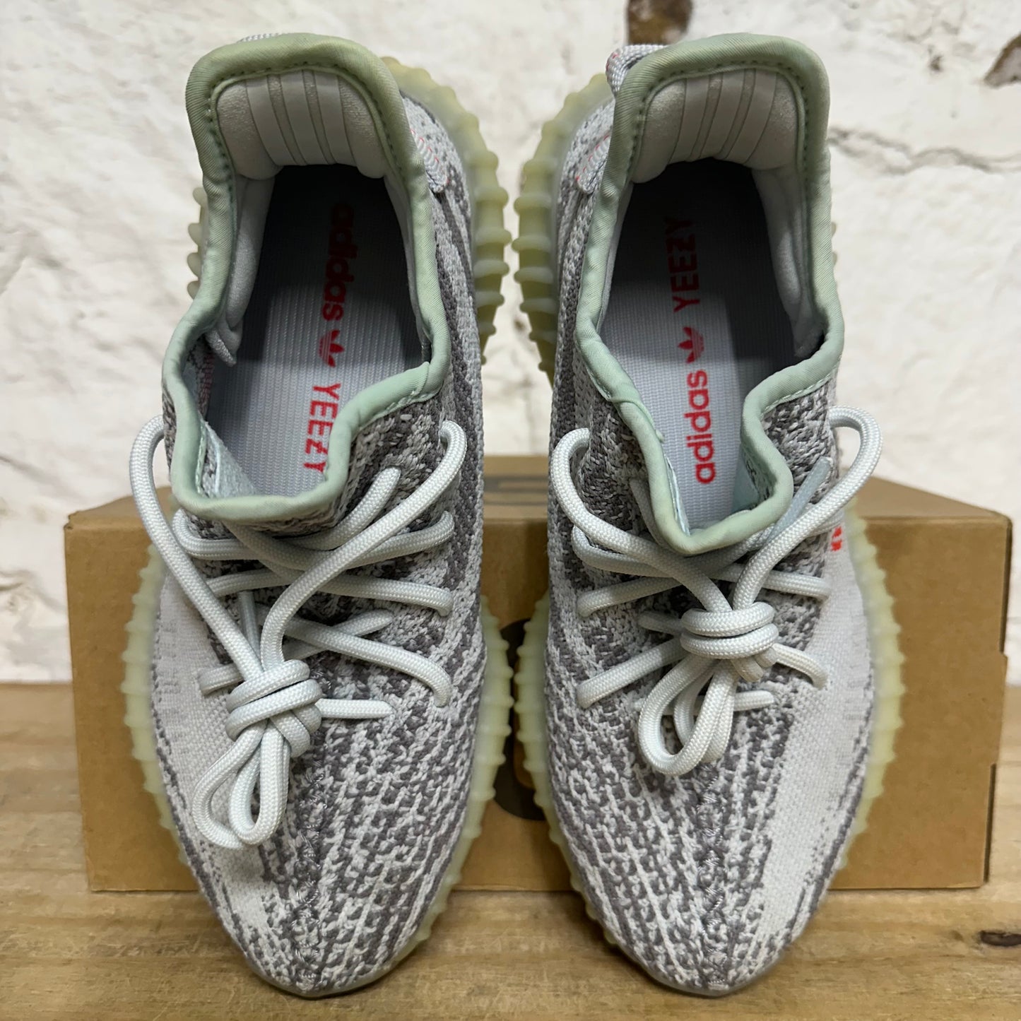 Yeezy 350 V2 Blue Tint Sz 5