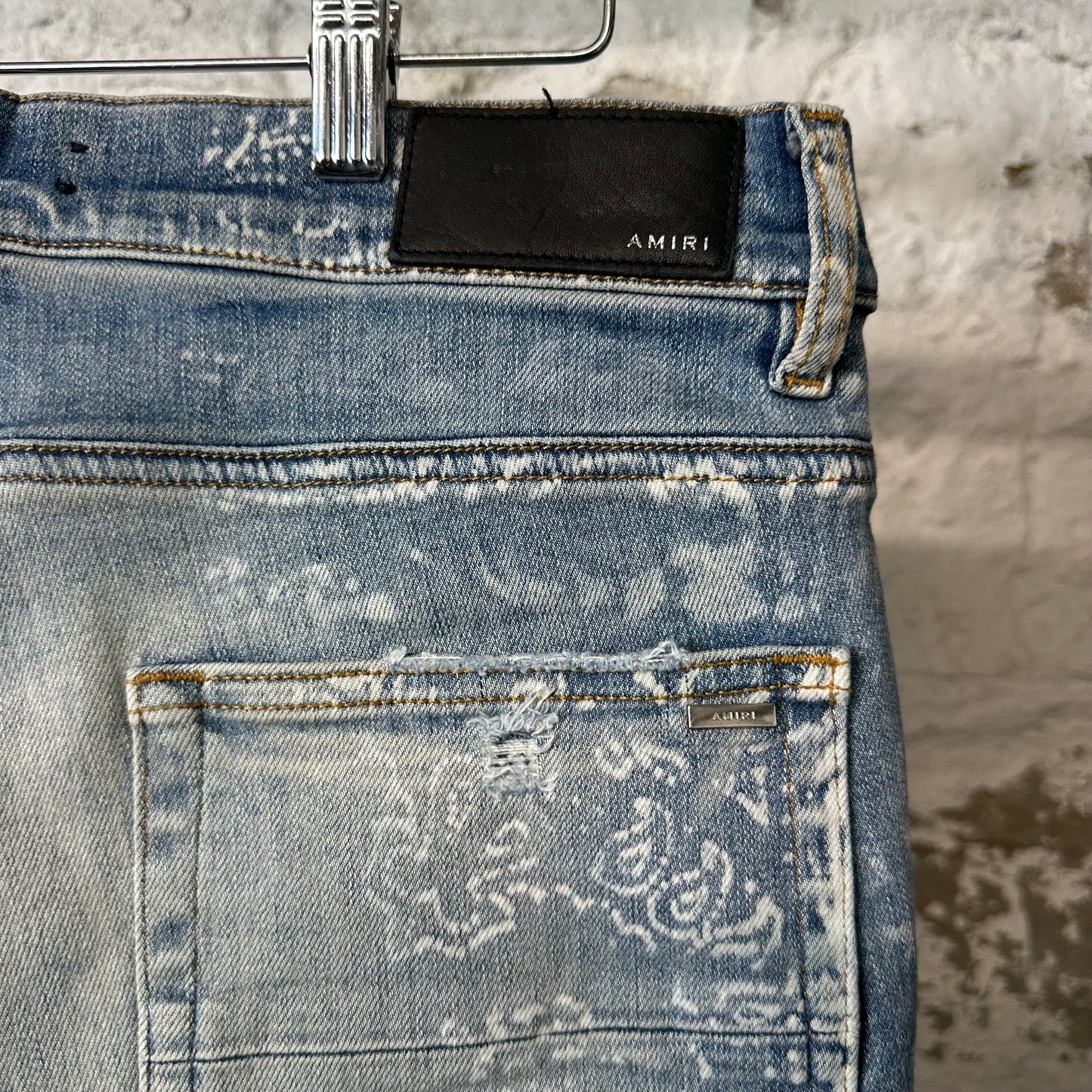 Amiri Knee Hole White Paisley Print Blue Denim Jeans Sz 32