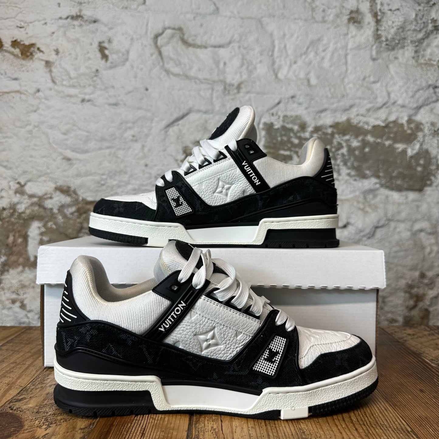 Louis Vuitton Black White Trainer Sneaker Sz 8 (6.5LV)