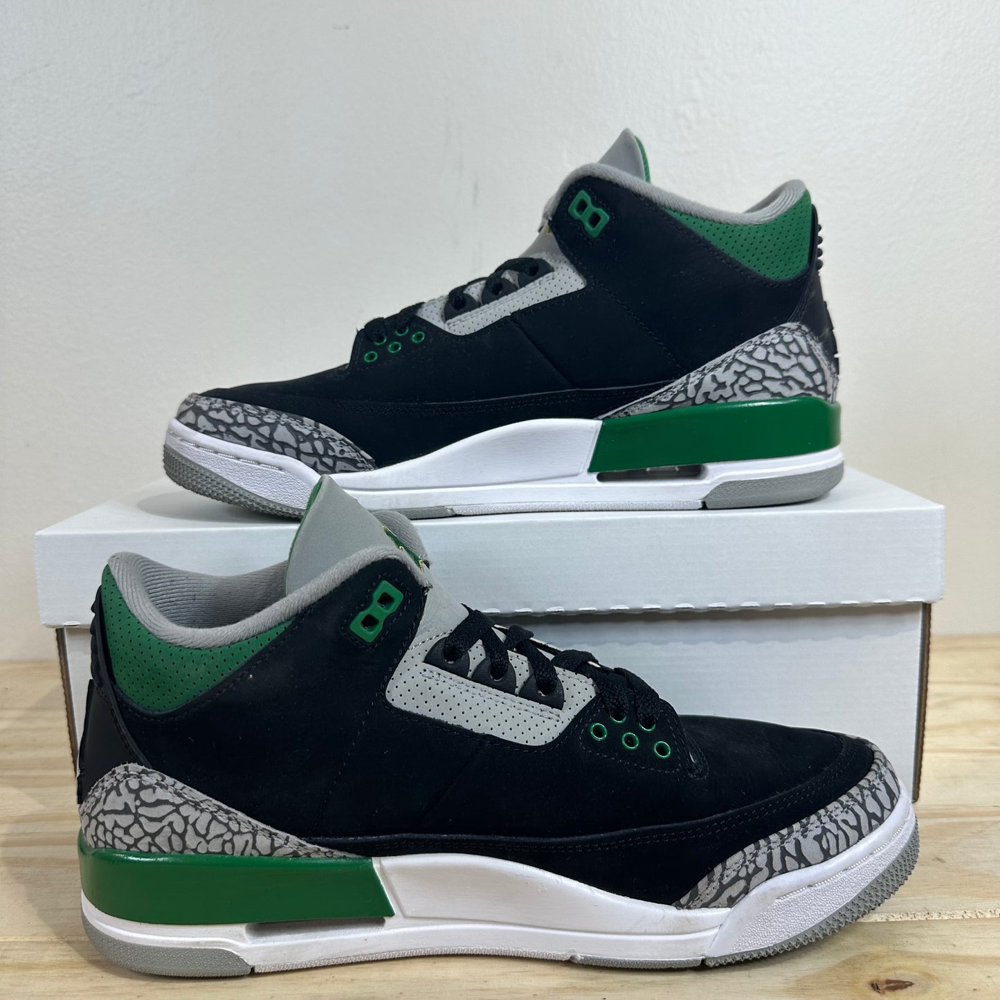 Air Jordan 3 Pine Green Sz 8.5