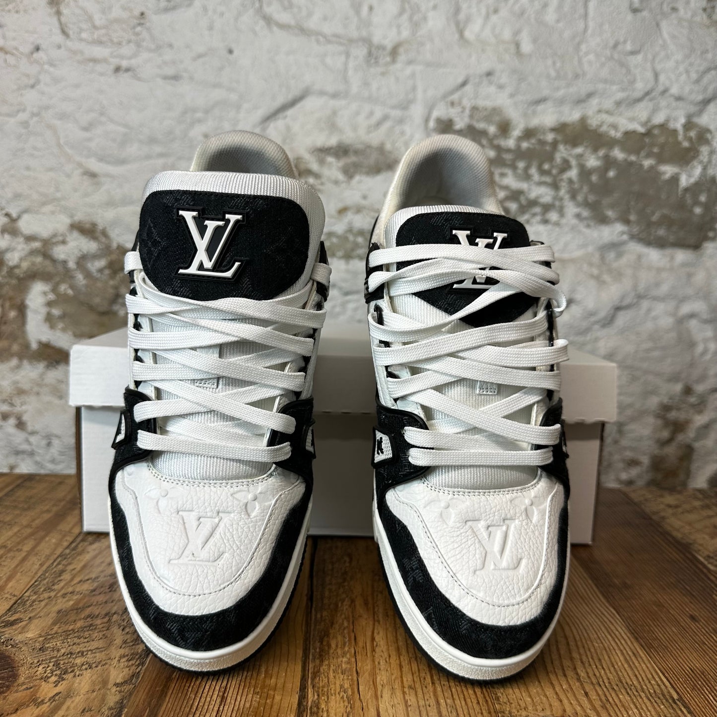 Louis Vuitton Black White Trainer Sneaker Sz 8 (6.5LV)