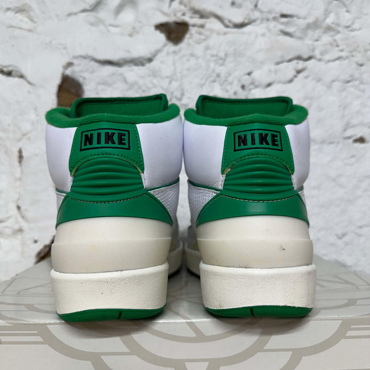 Air Jordan 2 Lucky Green Sz 9.5