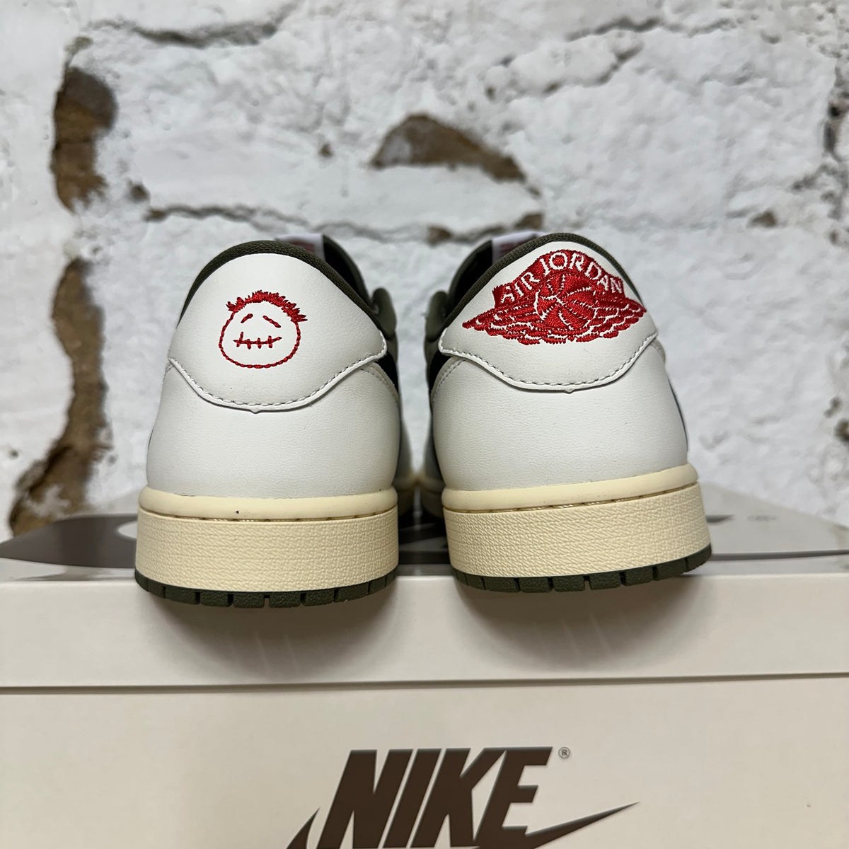 Air Jordan 1 Low Travis Scott Medium Olive Sz 9.5 DS