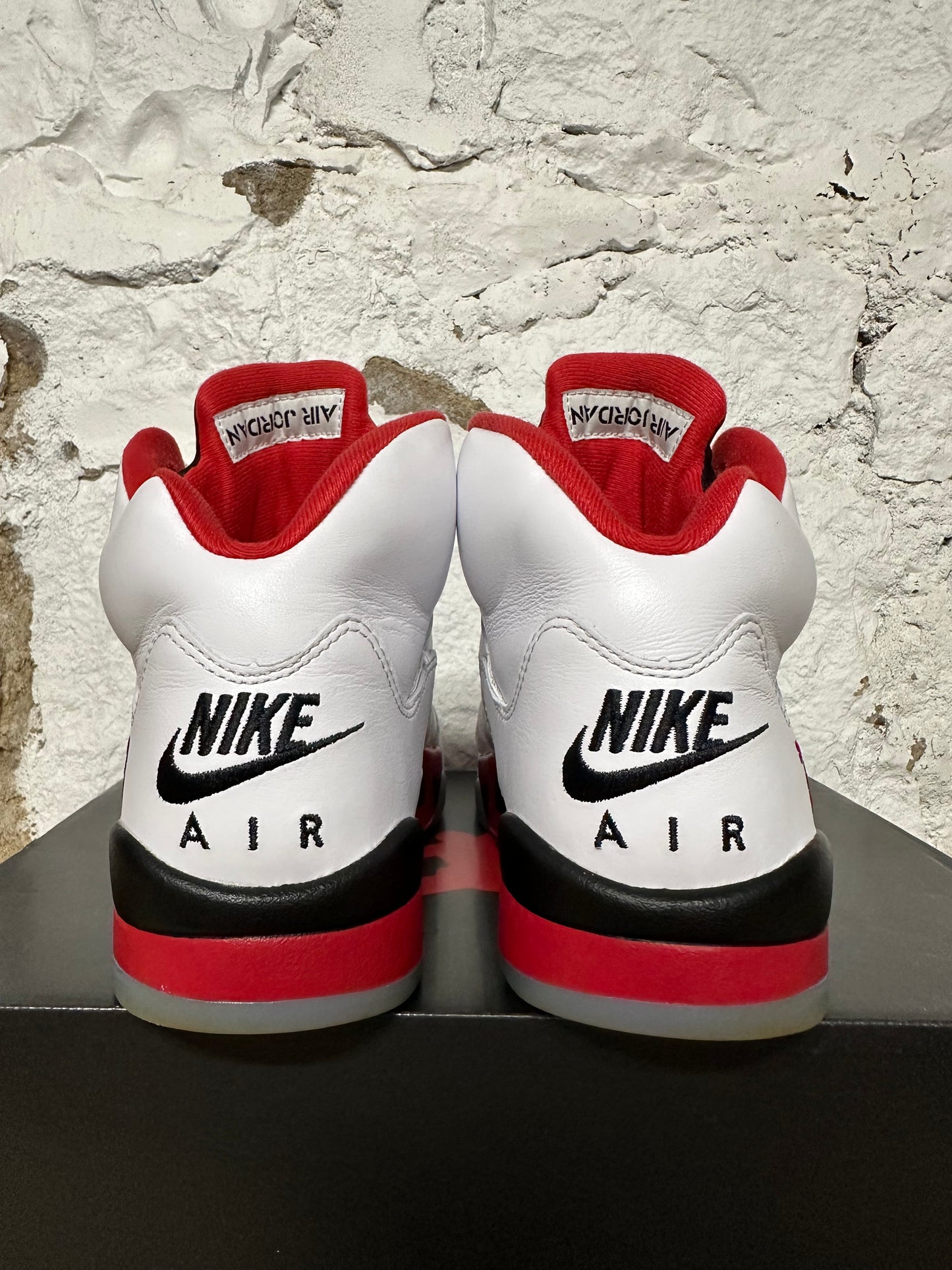 Air Jordan 5 Fire Red Black Tongue (2025) Sz 9