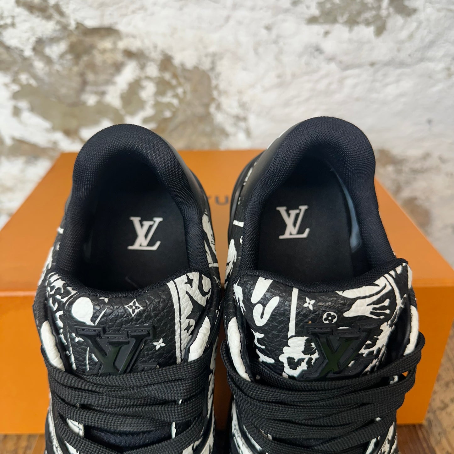 Louis Vuitton Black White Comic Trainer Sneaker Sz 8.5 (7LV)