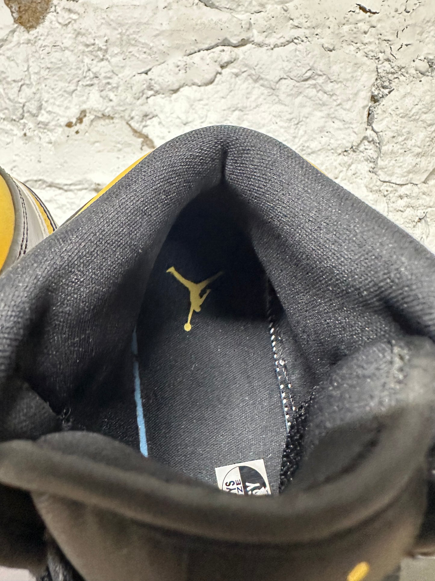 Air Jordan 1 Mid Pollen Sz 6Y
