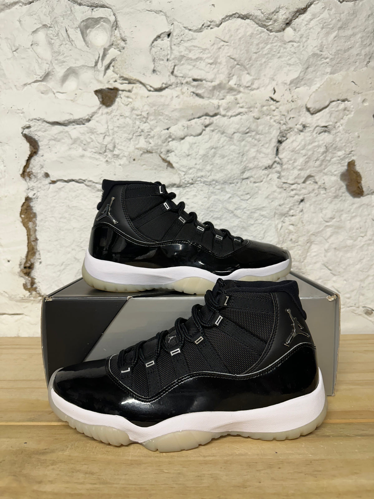 Air Jordan 11 Retro Jubilee - Size 15 - 25th anniversary Buy (Women) Air Jordan 11 Retro  main image 3