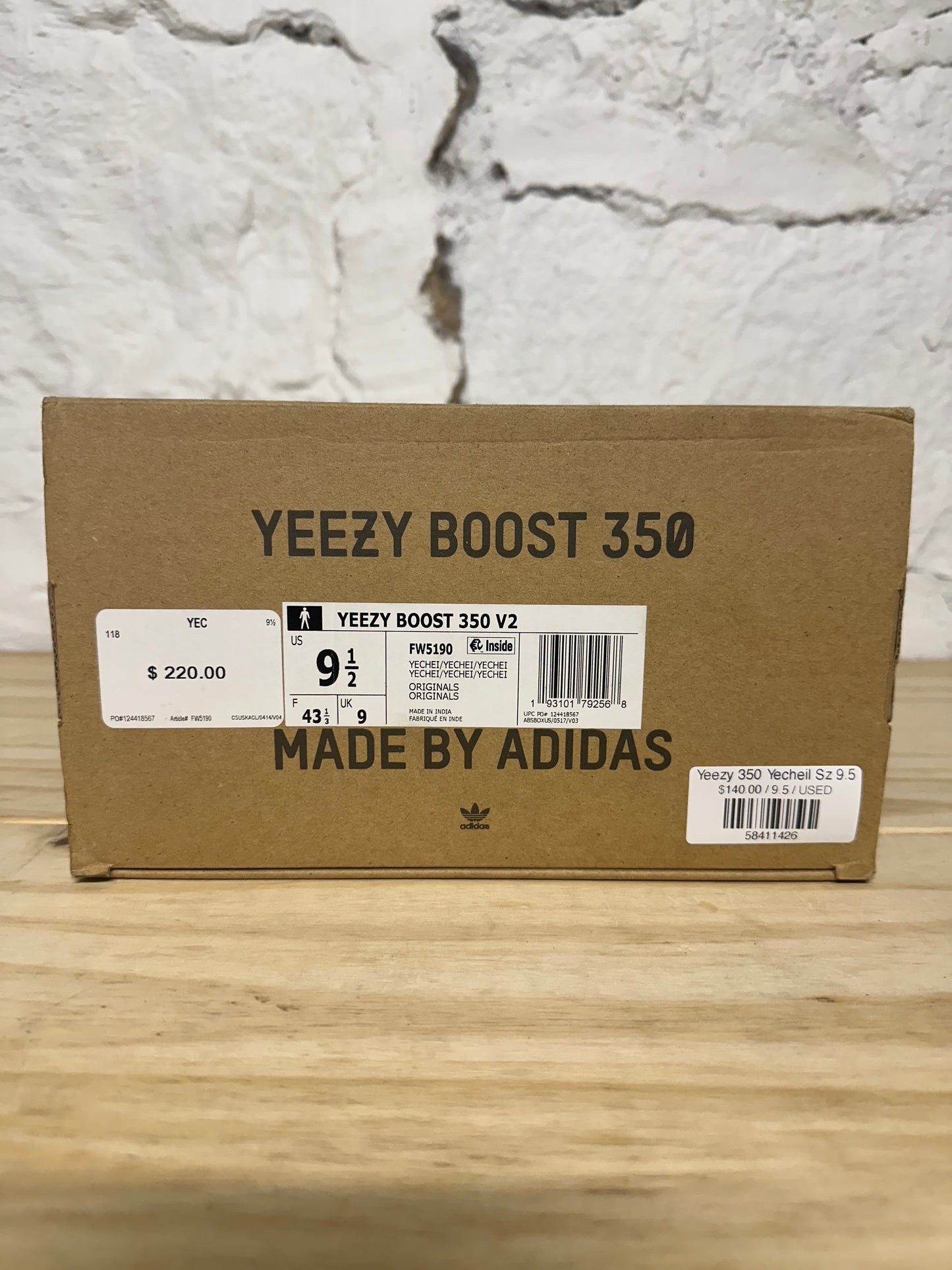Yeezy 350 V2 Yecheil Sz 9.5