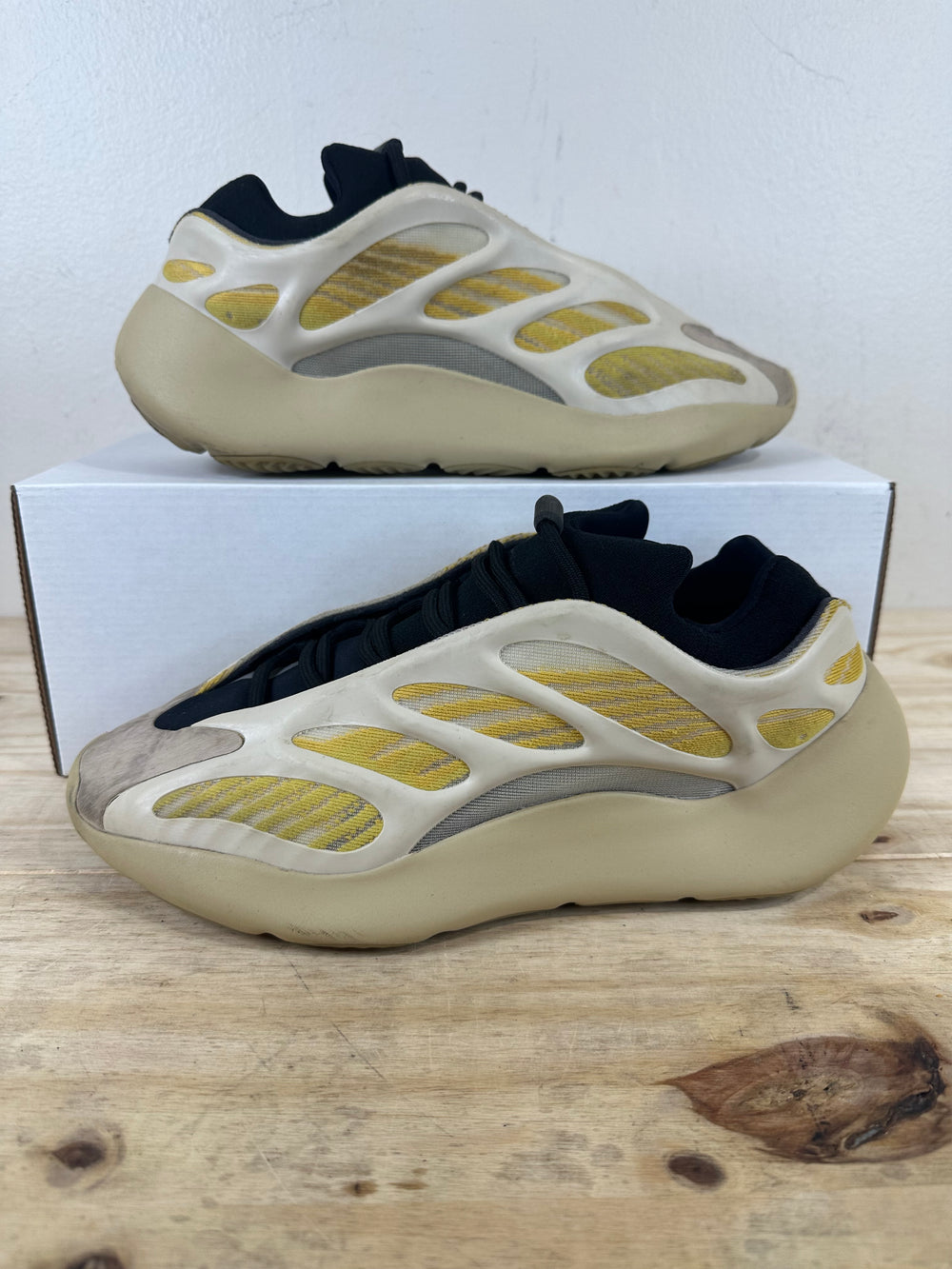 Yeezy 700 V3 Safflower Sz 10