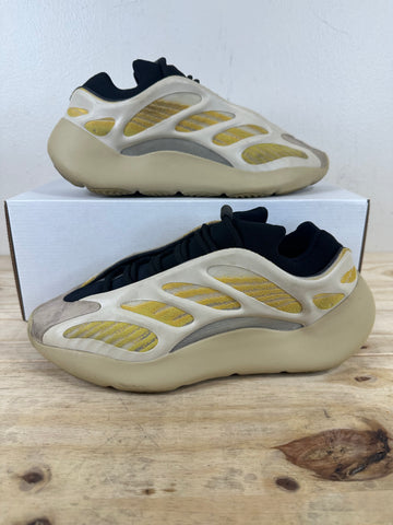 Yeezy 700 V3 Safflower Sz 10