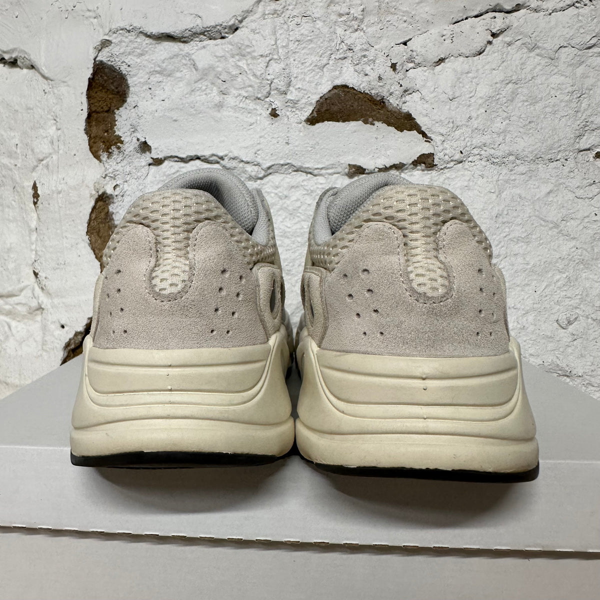 Yeezy 700 Analog Sz 9
