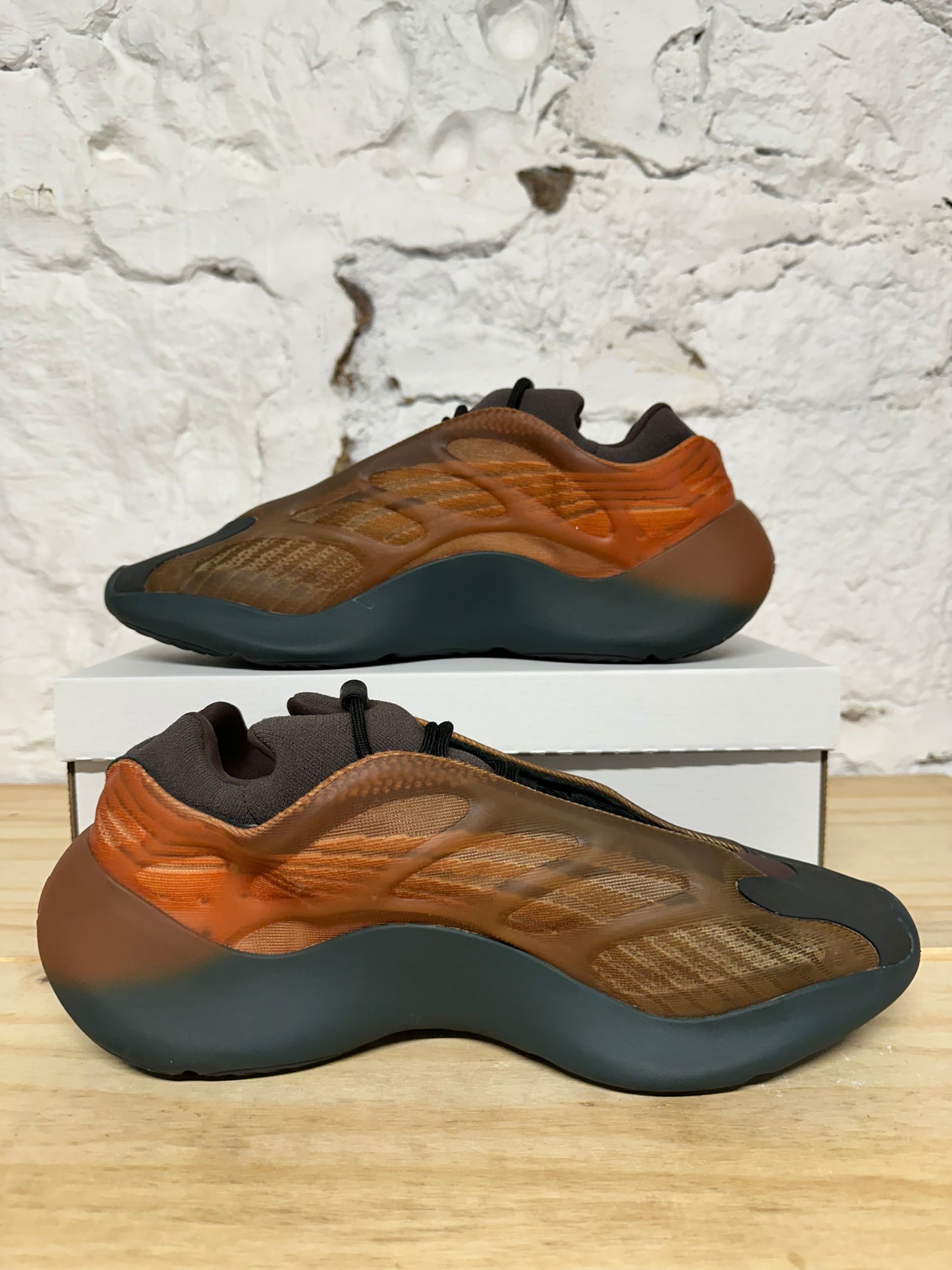 Yeezy 700 V3 Copper Fade Sz 14