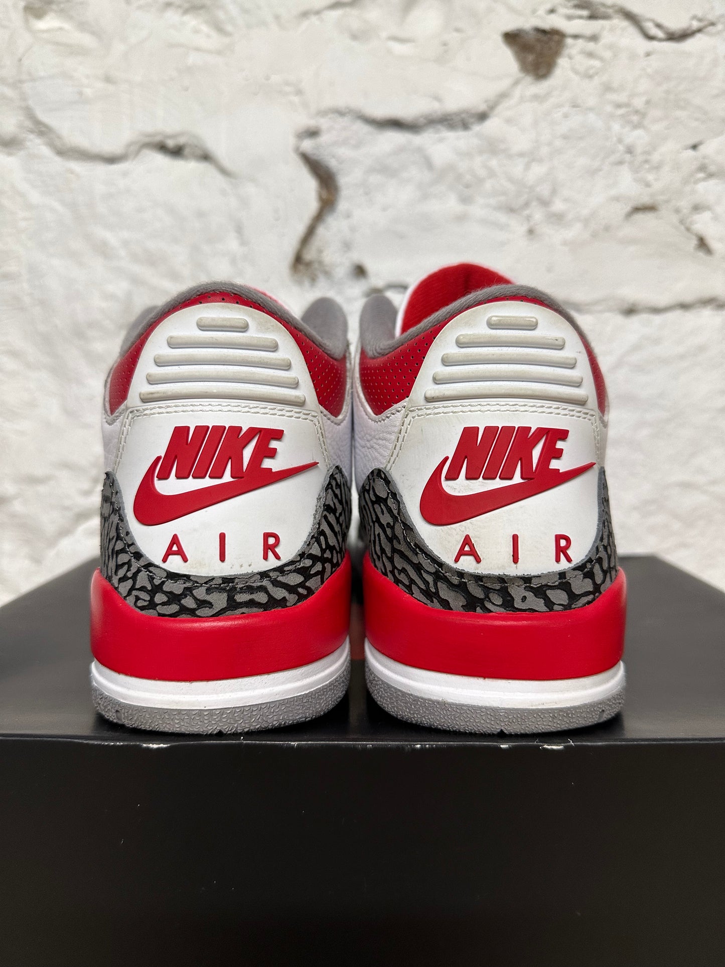 Air Jordan 3 Fire Red Sz 9