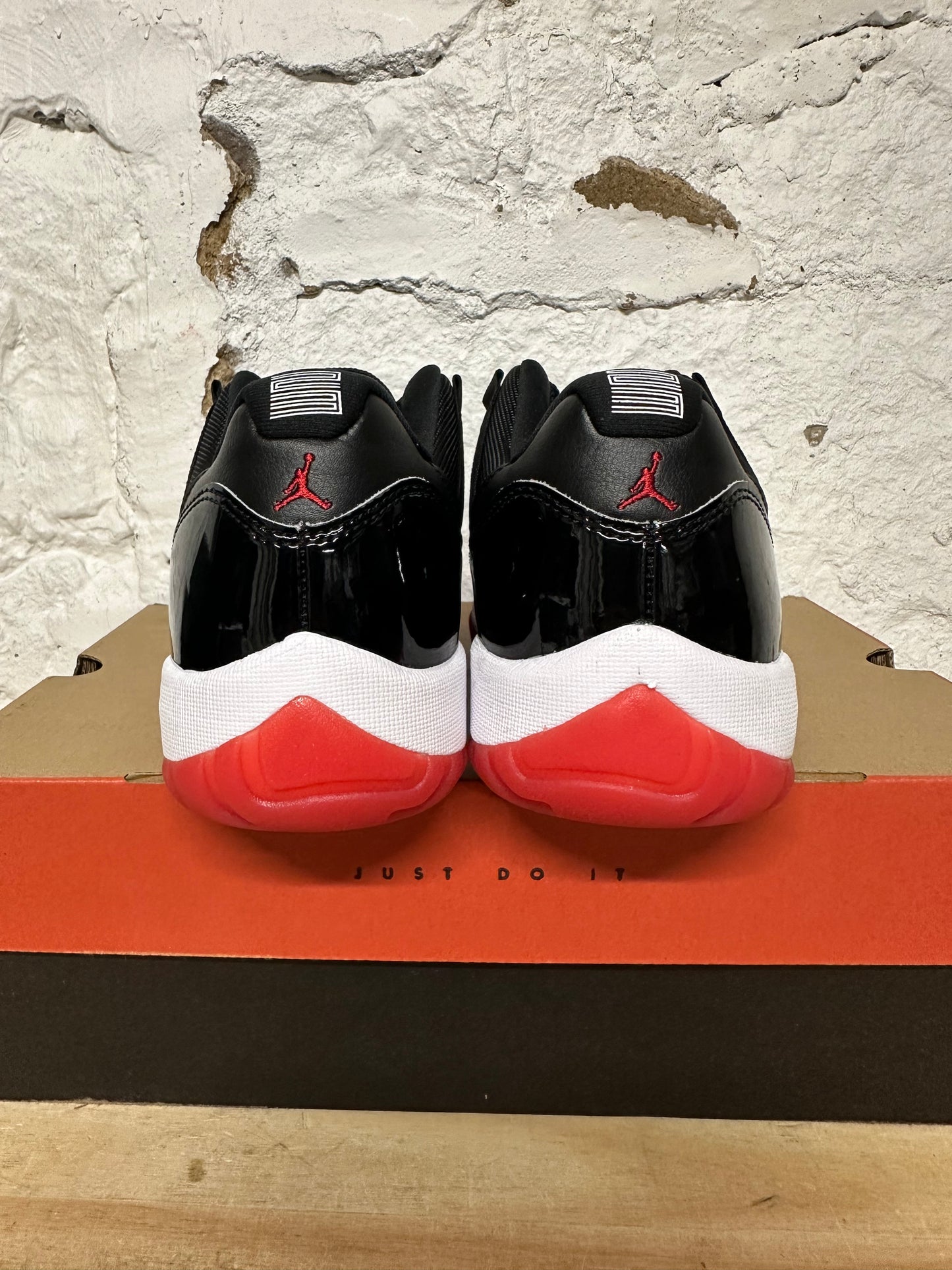 Air Jordan 11 Low Bred Sz 10.5 DS