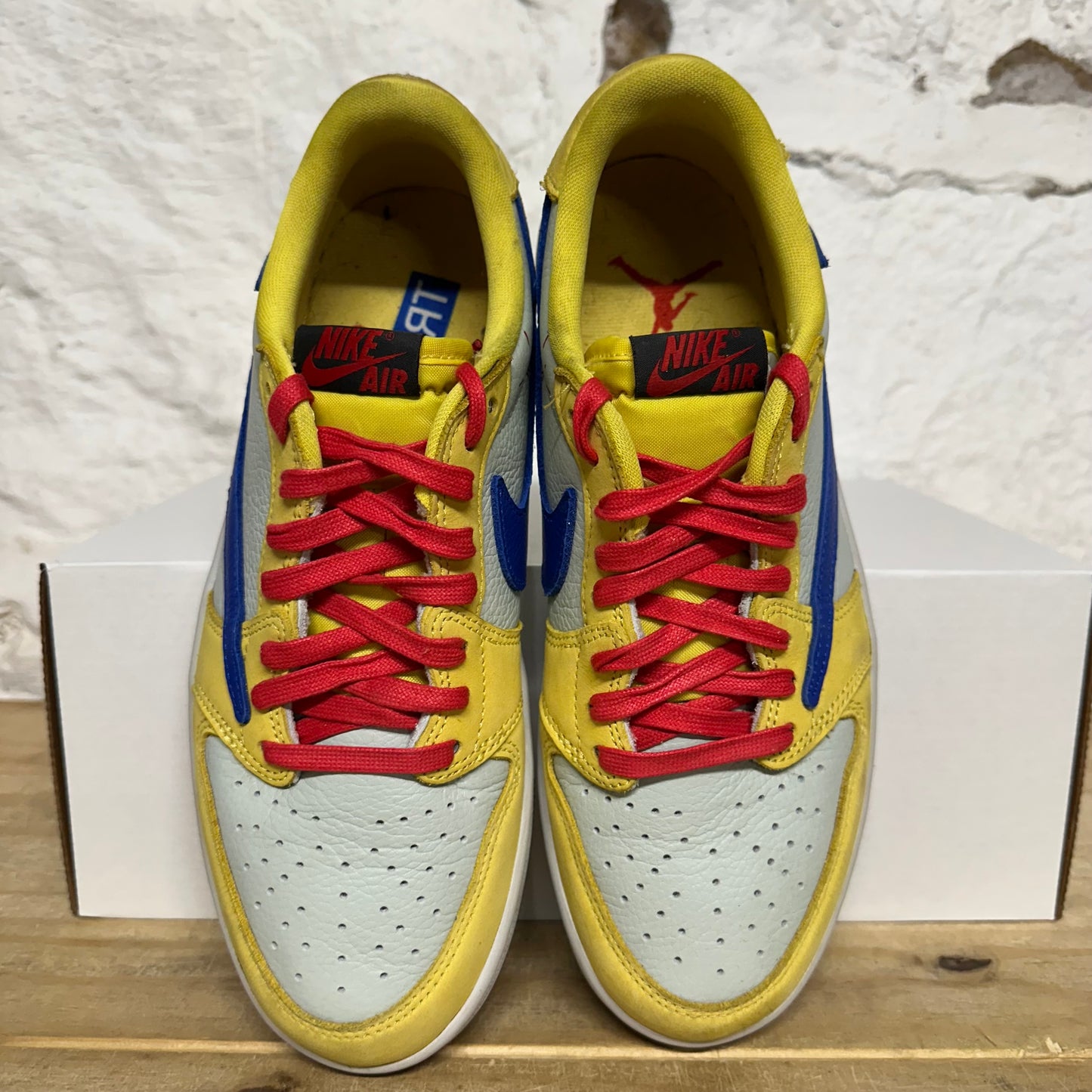 Air Jordan 1 Low Travis Scott Canary Sz 7.5 (9W)