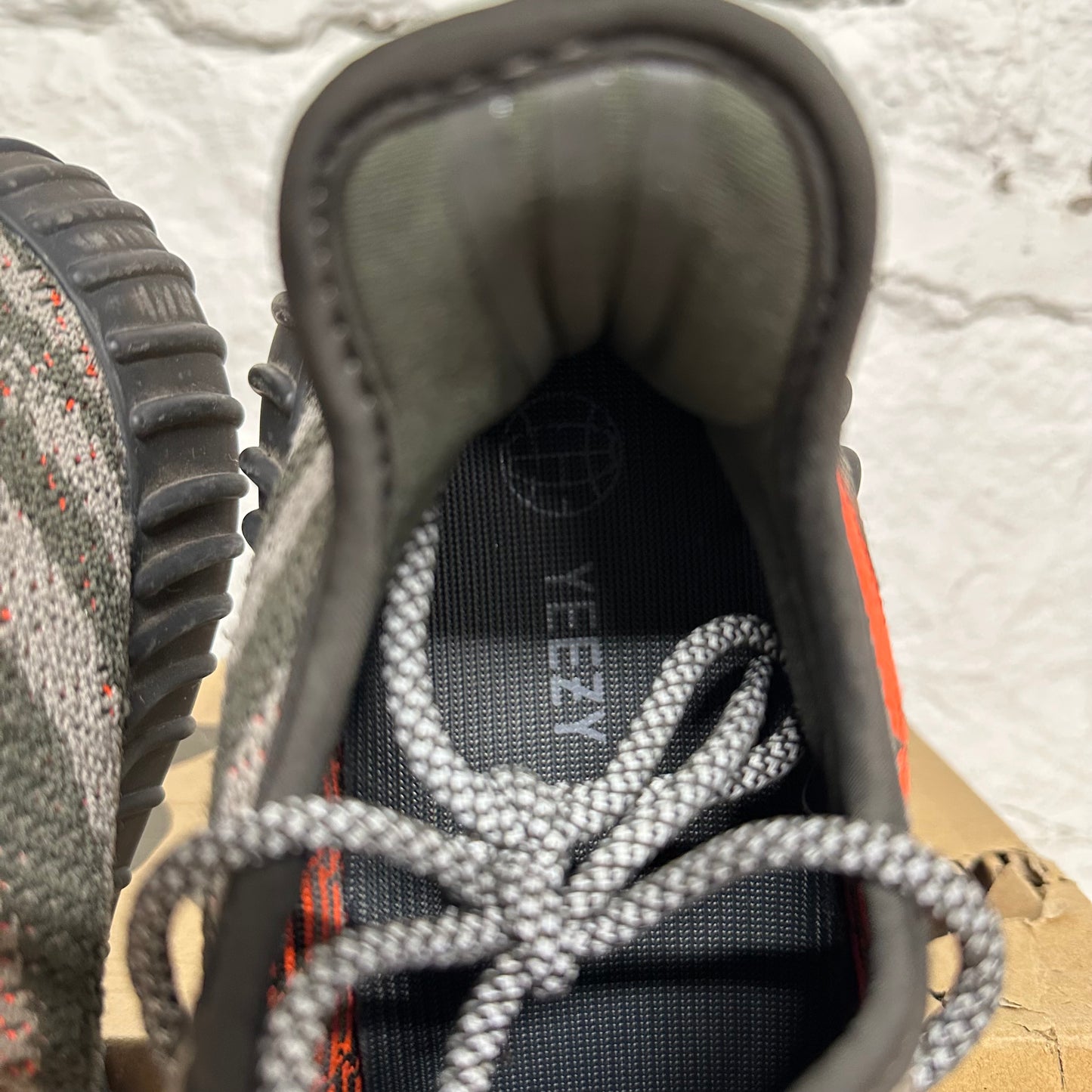 Yeezy 350 V2 Carbon Beluga Sz 10