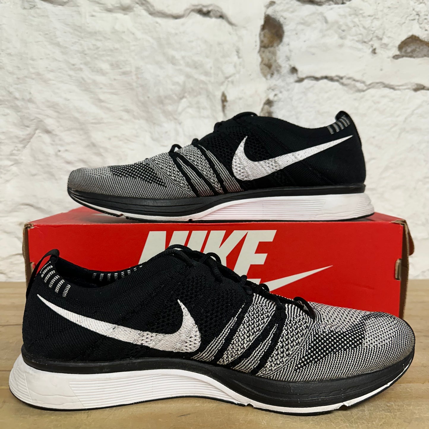 Nike Flyknit Trainer Oreo Sz 10.5