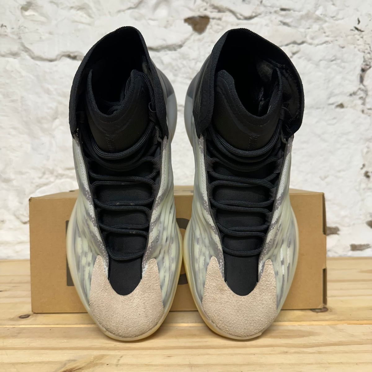 Yeezy QNTM BSKTBL Sz 9.5