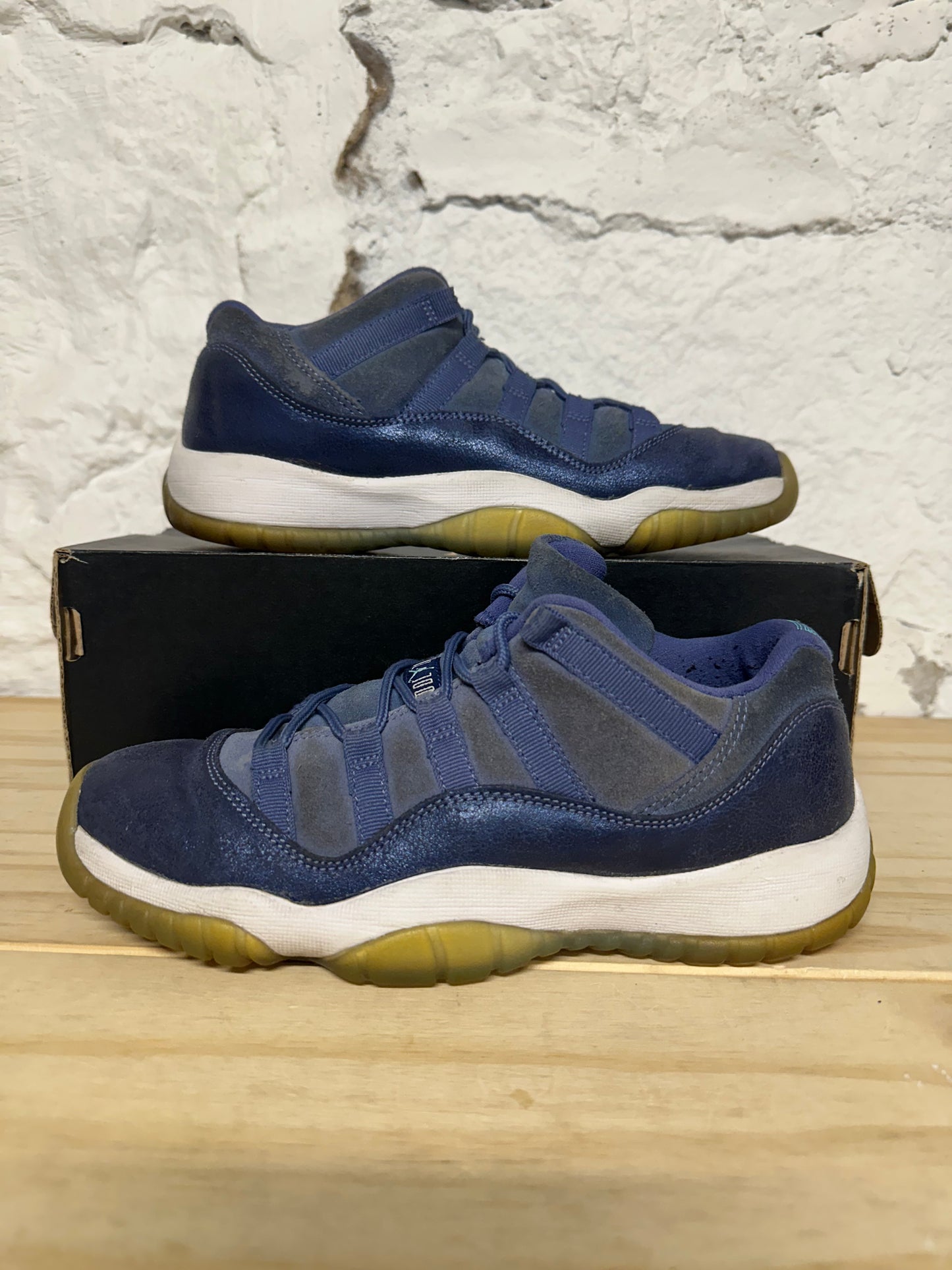 Air Jordan 11 Low Blue Moon Sz 6Y