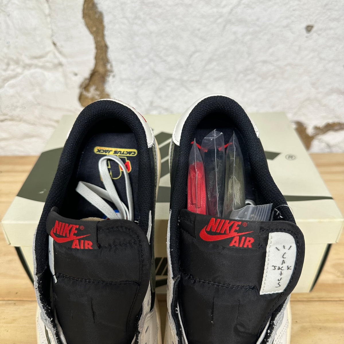 Air Jordan 1 Low Travis Scott Olive Sz 6.5 (8W) DS