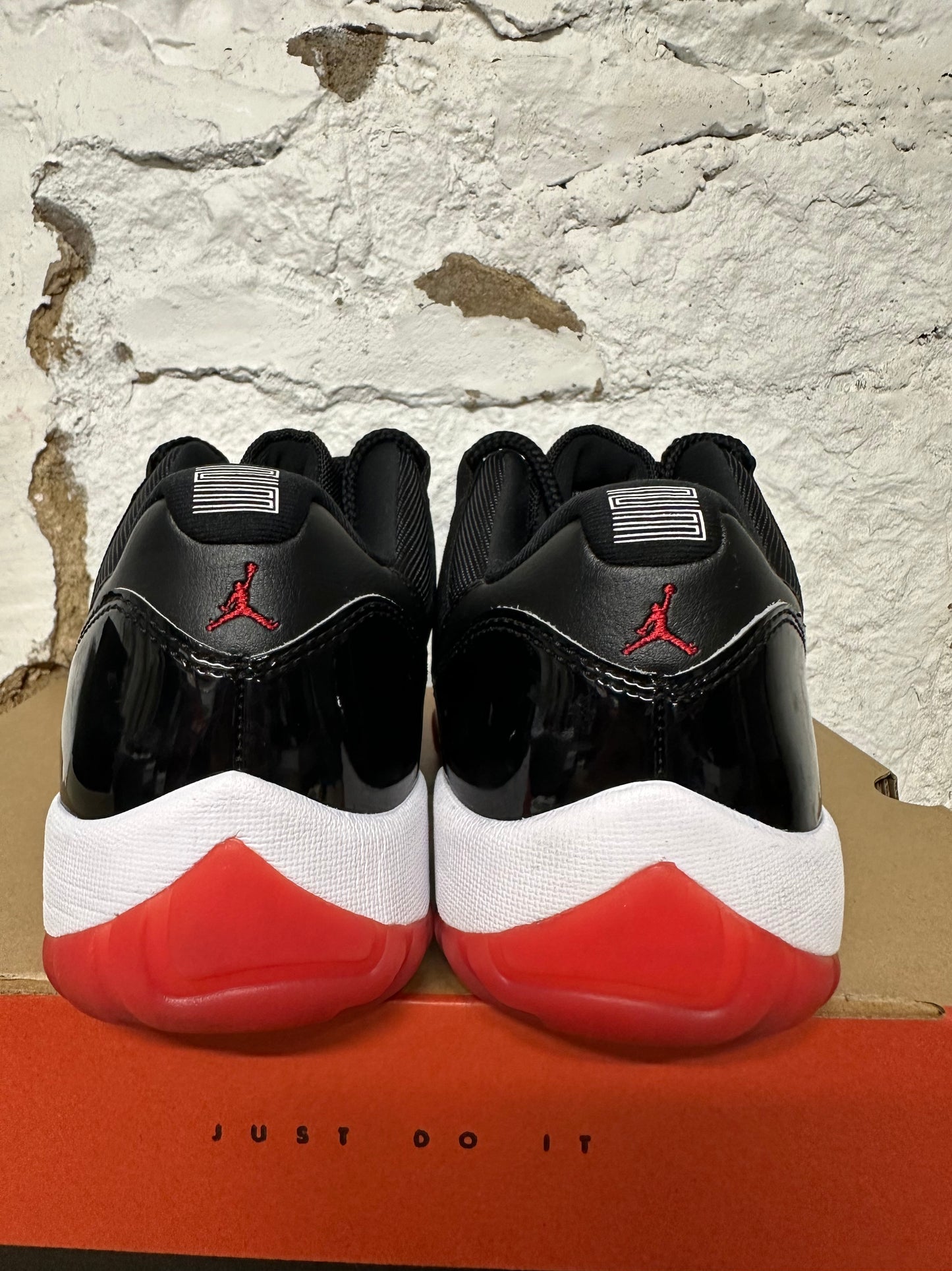 Air Jordan 11 Low Bred Sz 11.5