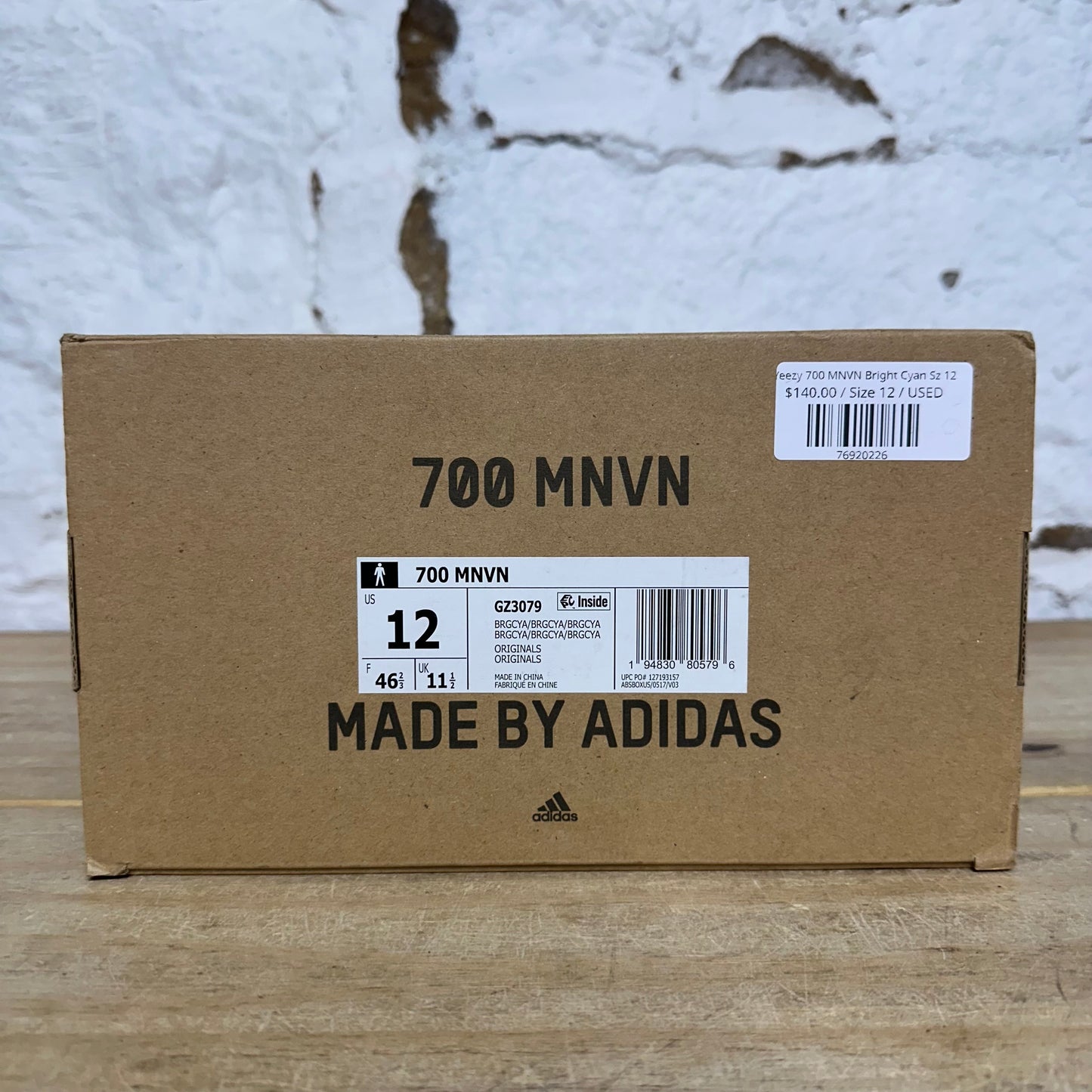 Yeezy 700 MNVN Bright Cyan Sz 12