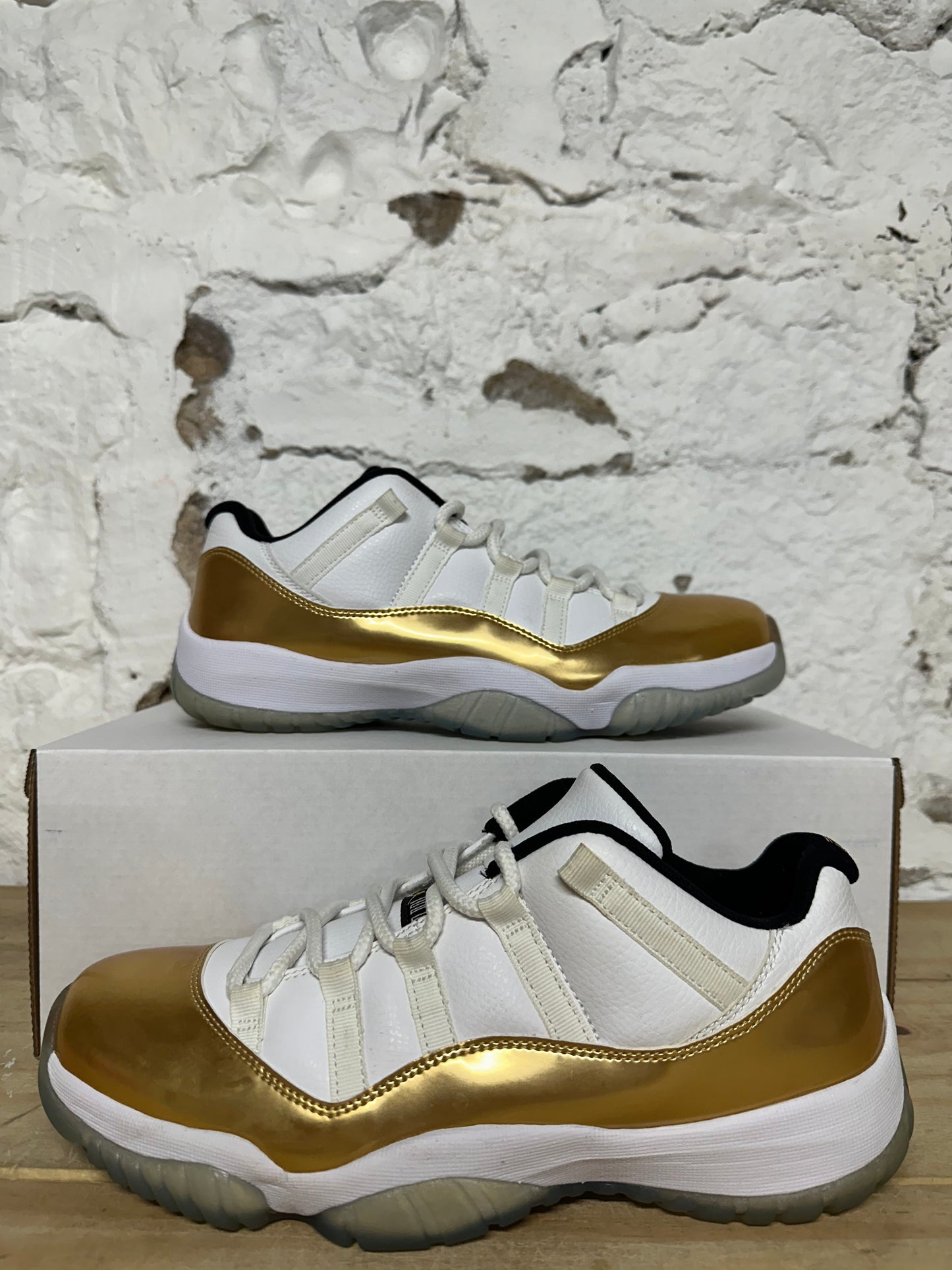 Air Jordan 11 Low Closing Ceremony Sz 9