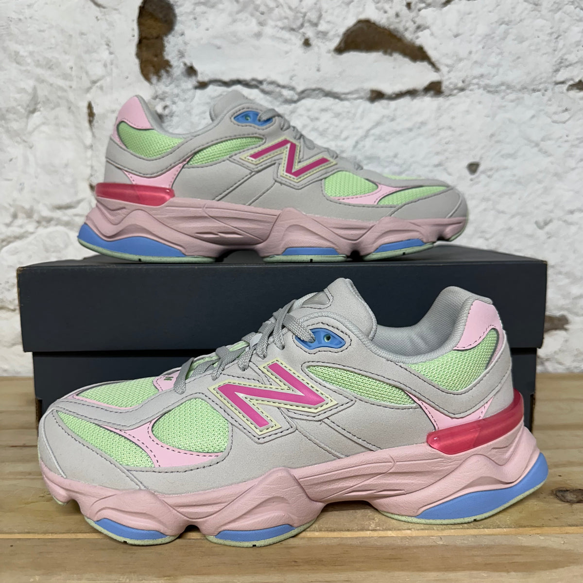 New Balance 9060 Grey Dragon Berry Sz 7 DS