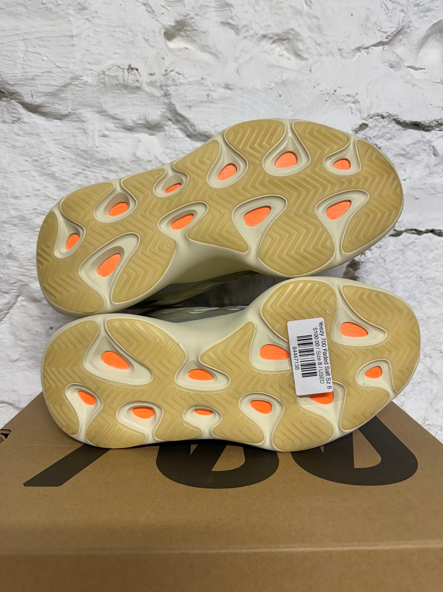 Yeezy 700 Faded Salt Sz 8