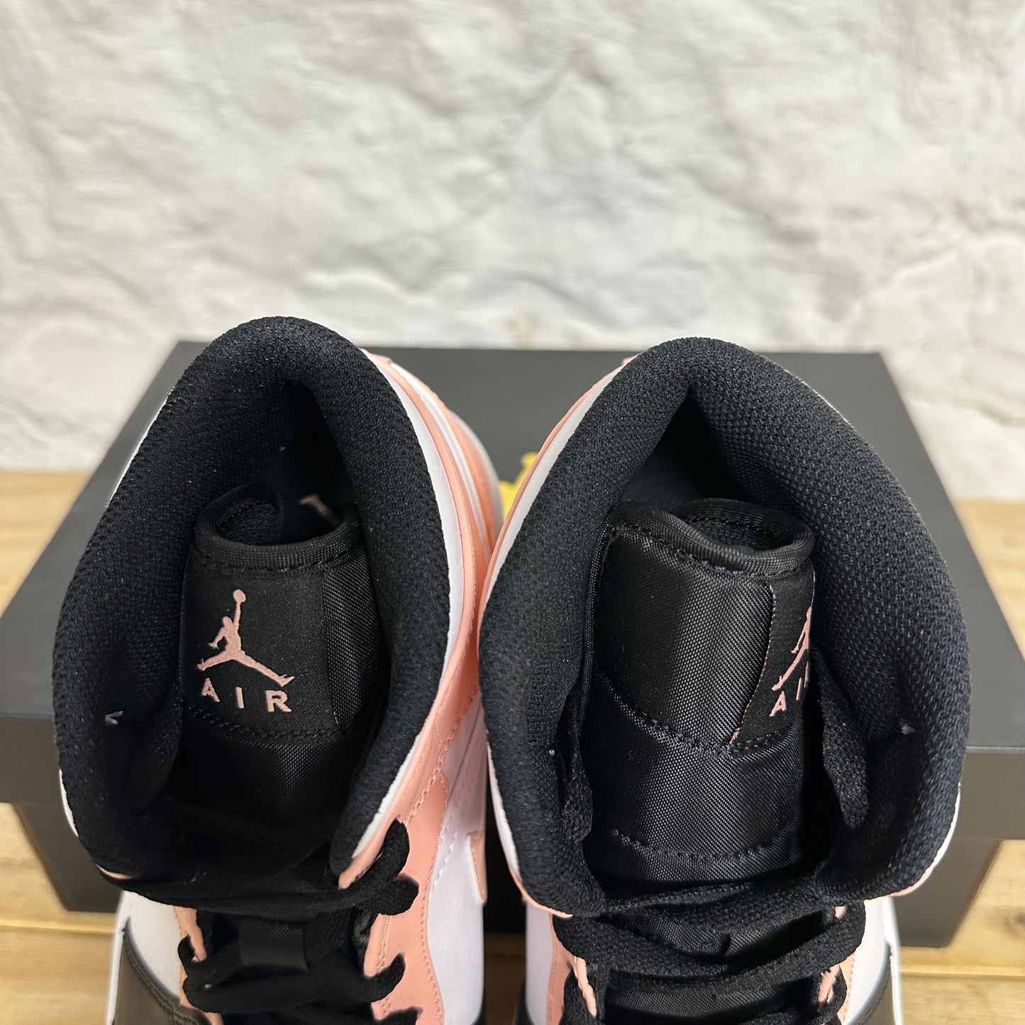 Air Jordan 1 Mid Arctic Orange Sz 9.5 DS