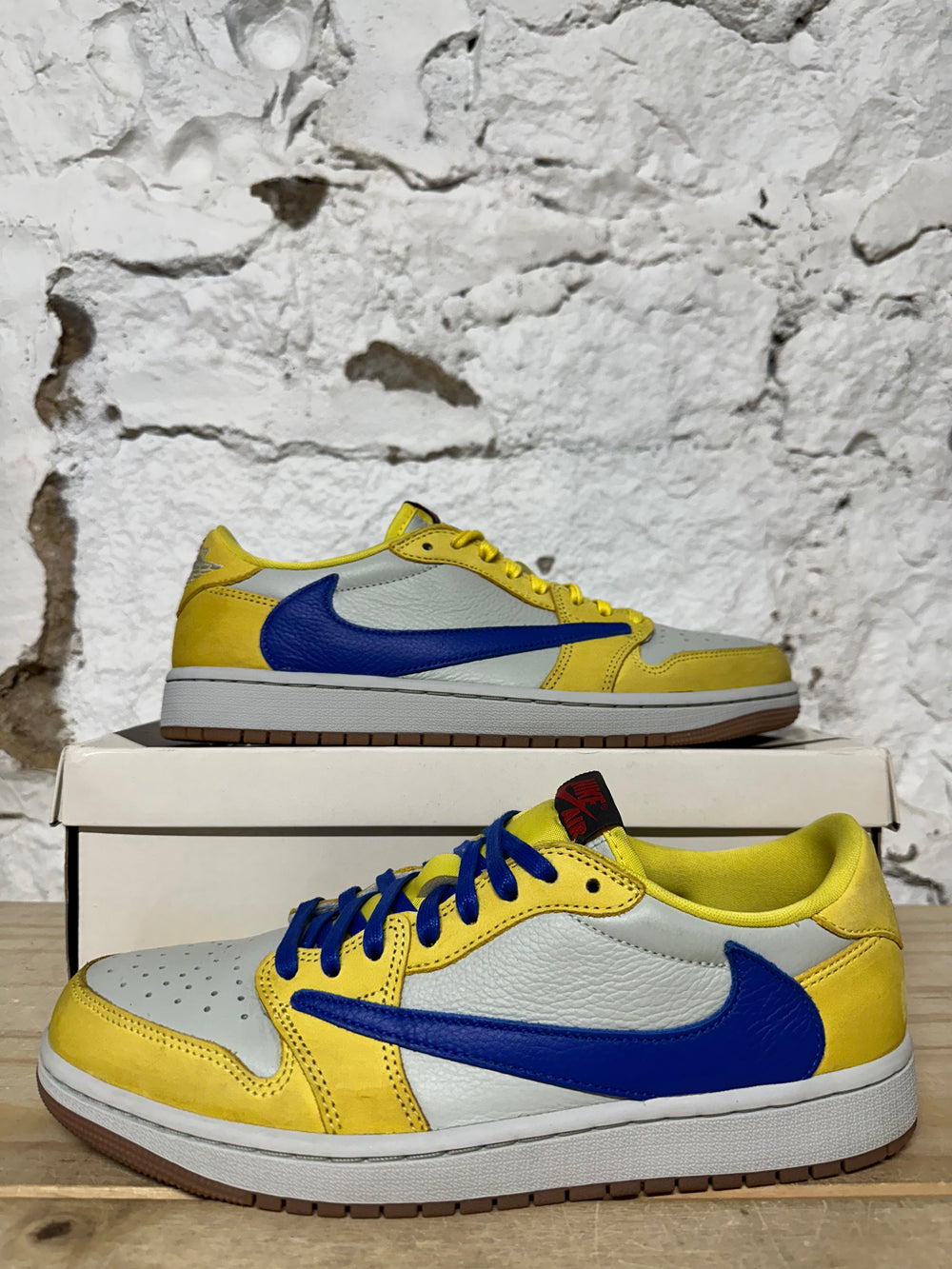Air Jordan 1 Low Travis Scott Canary Sz 9 (10.5W)