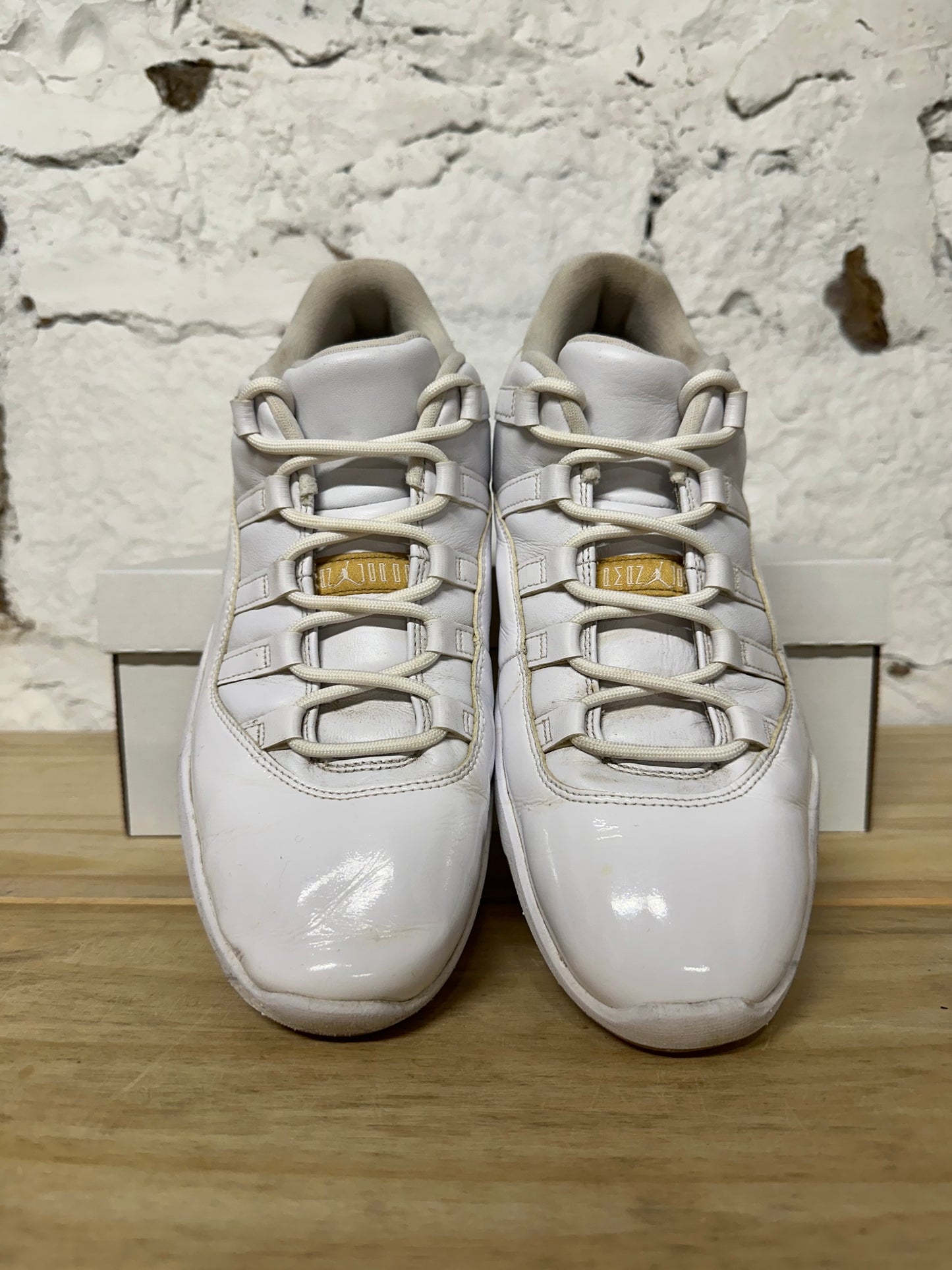 Air Jordan 11 Low Golf Metallic Gold Sz 10